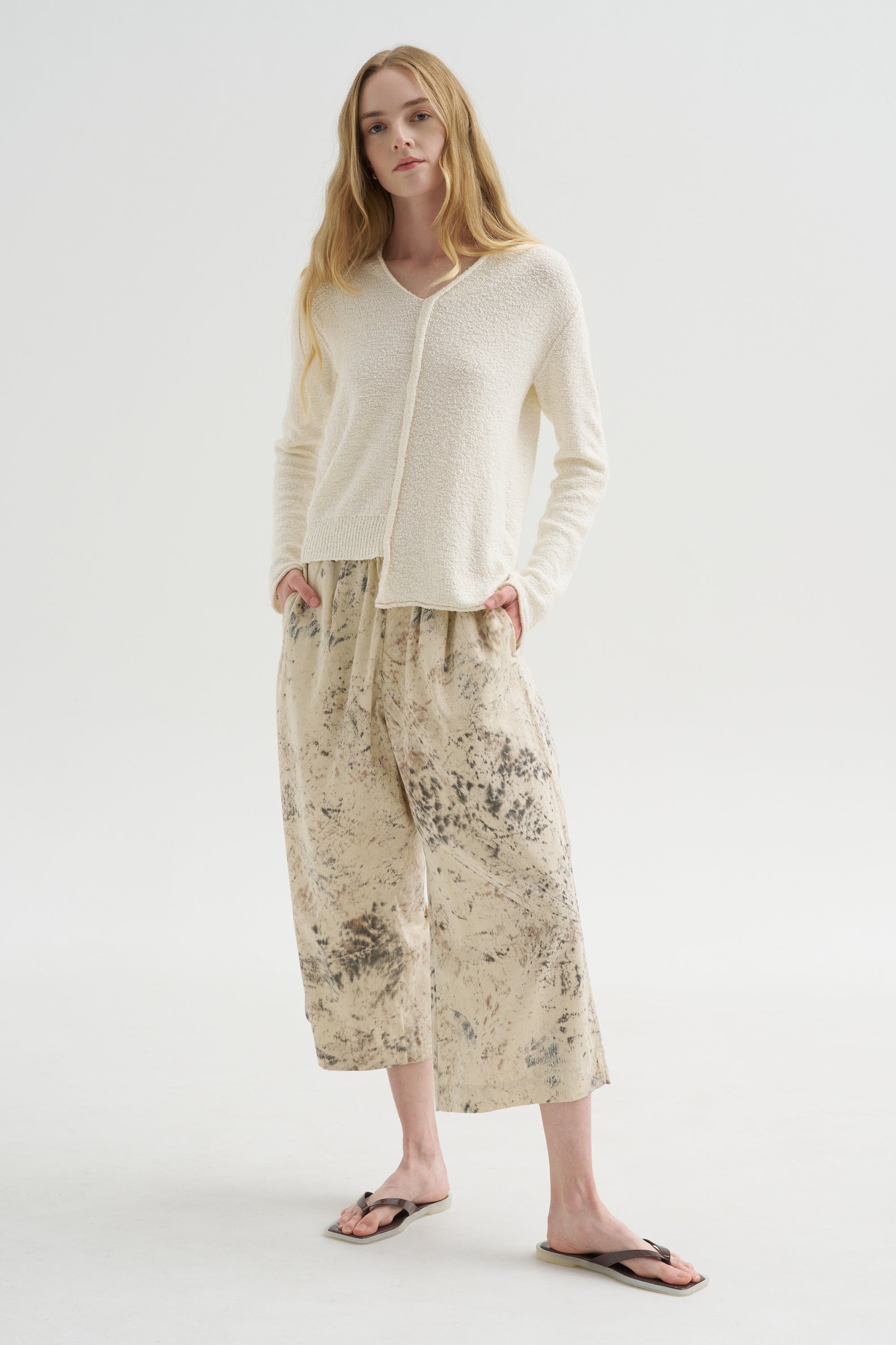 Boucle V Neck, White