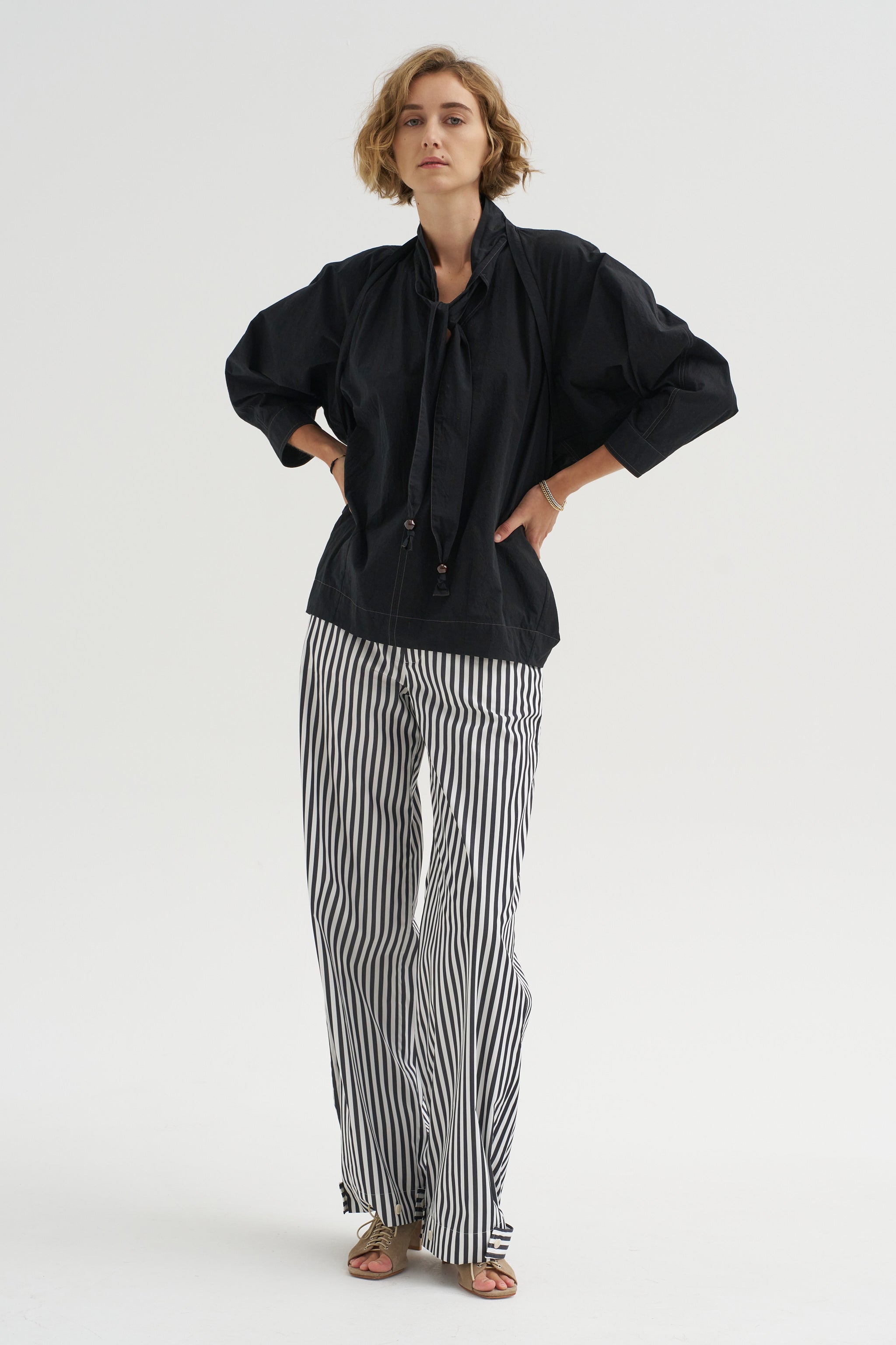 arts&science Tuck Blouse リネン麻　黒 Blouse With Scarf, Black – Kick Pleat
