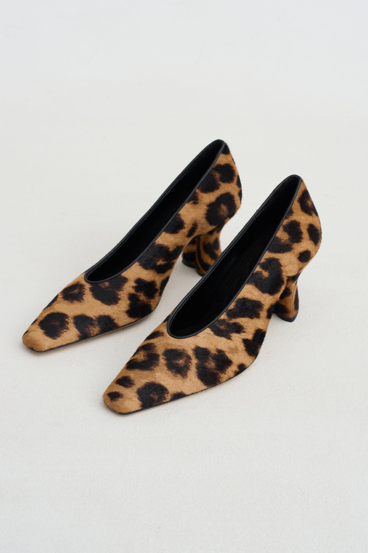 Camellia Pump, Leopard