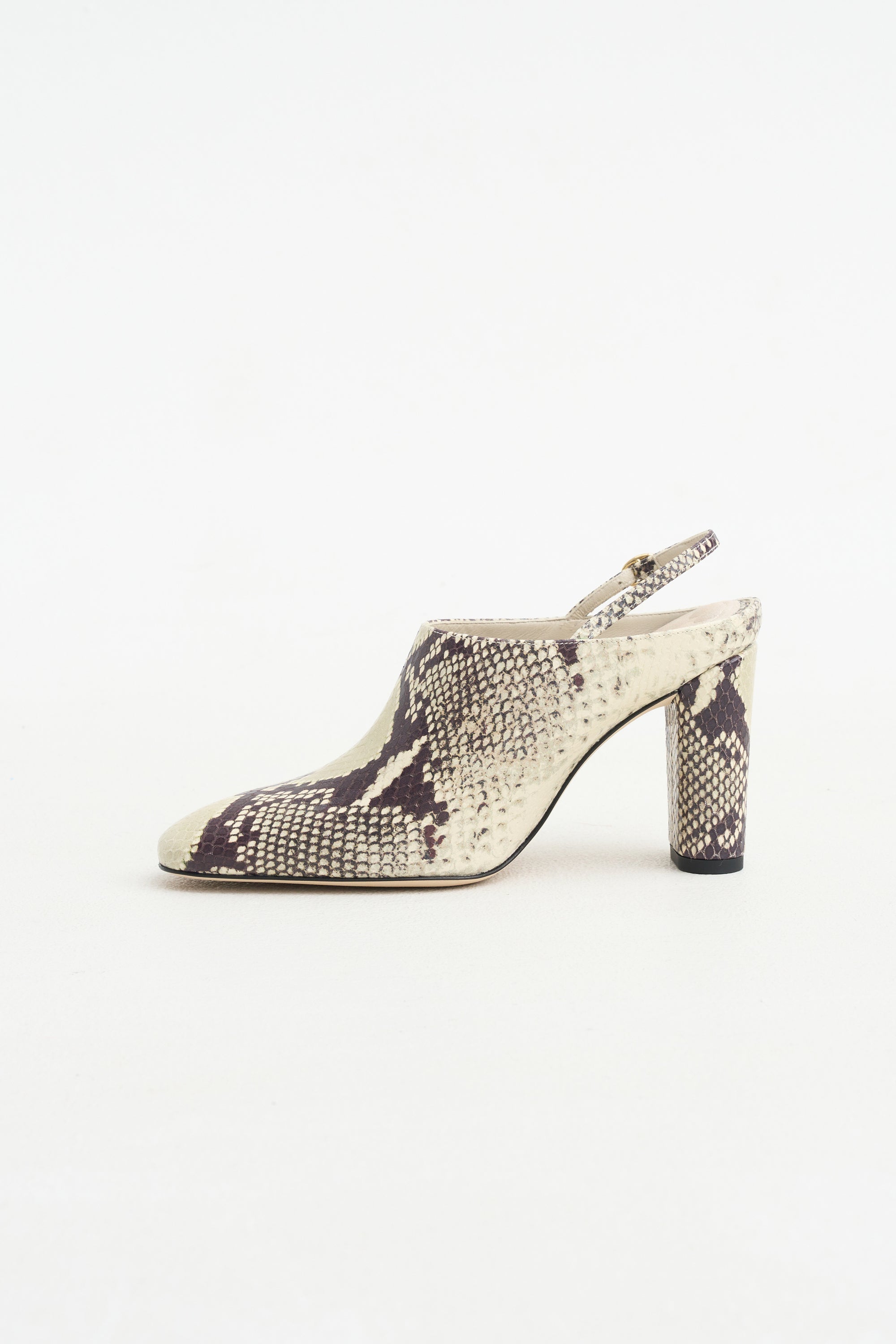 Beatriz Mule, Ivory