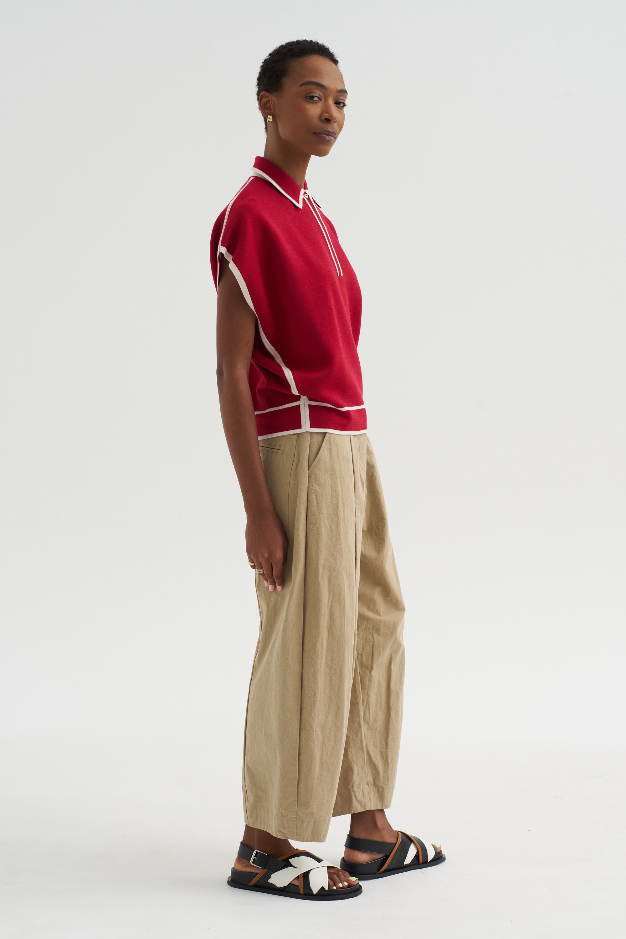 Eclat - Edged Collar Wide Top, Garnet &amp; Natural