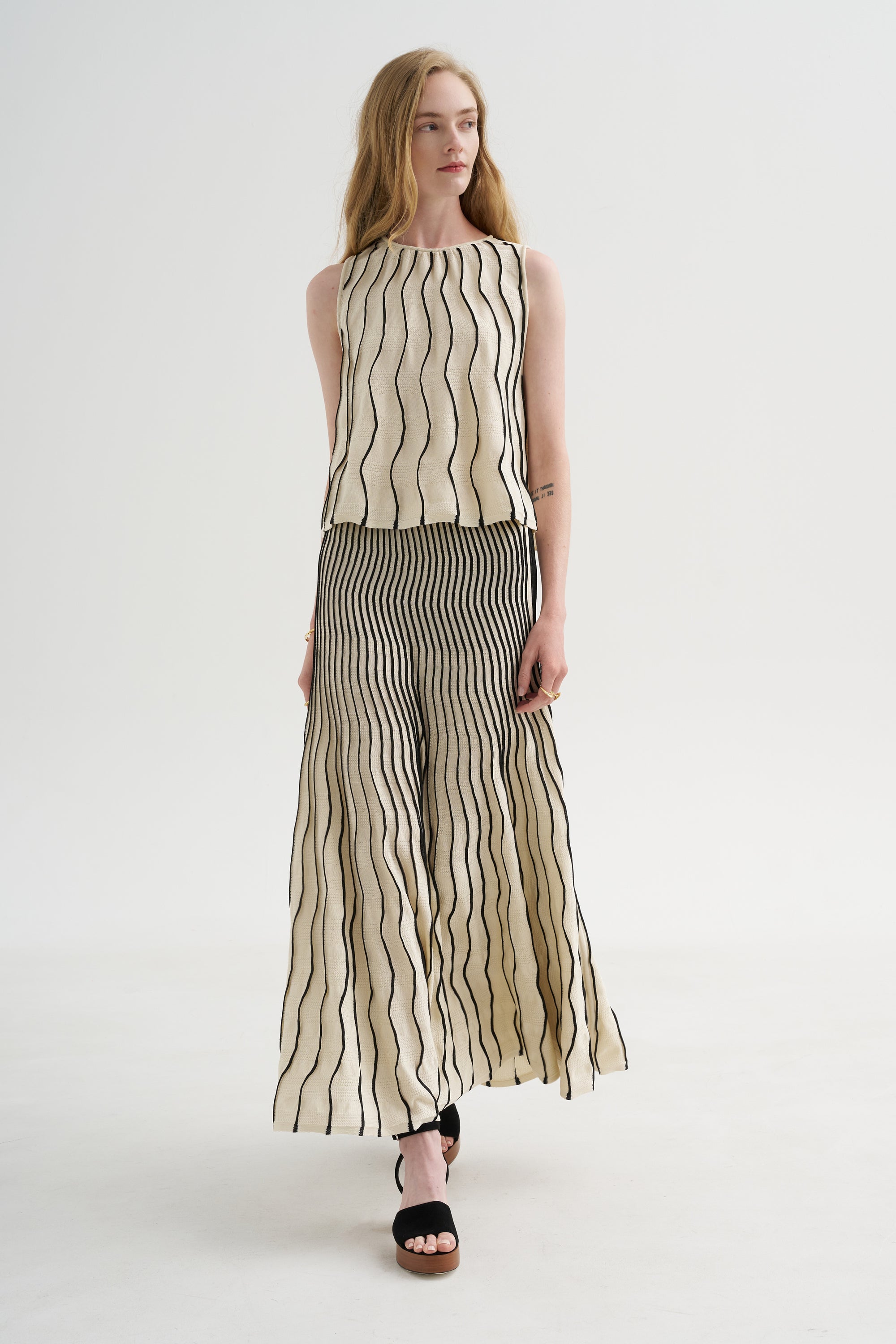 Glowline Skirt, Off-White &amp; Black