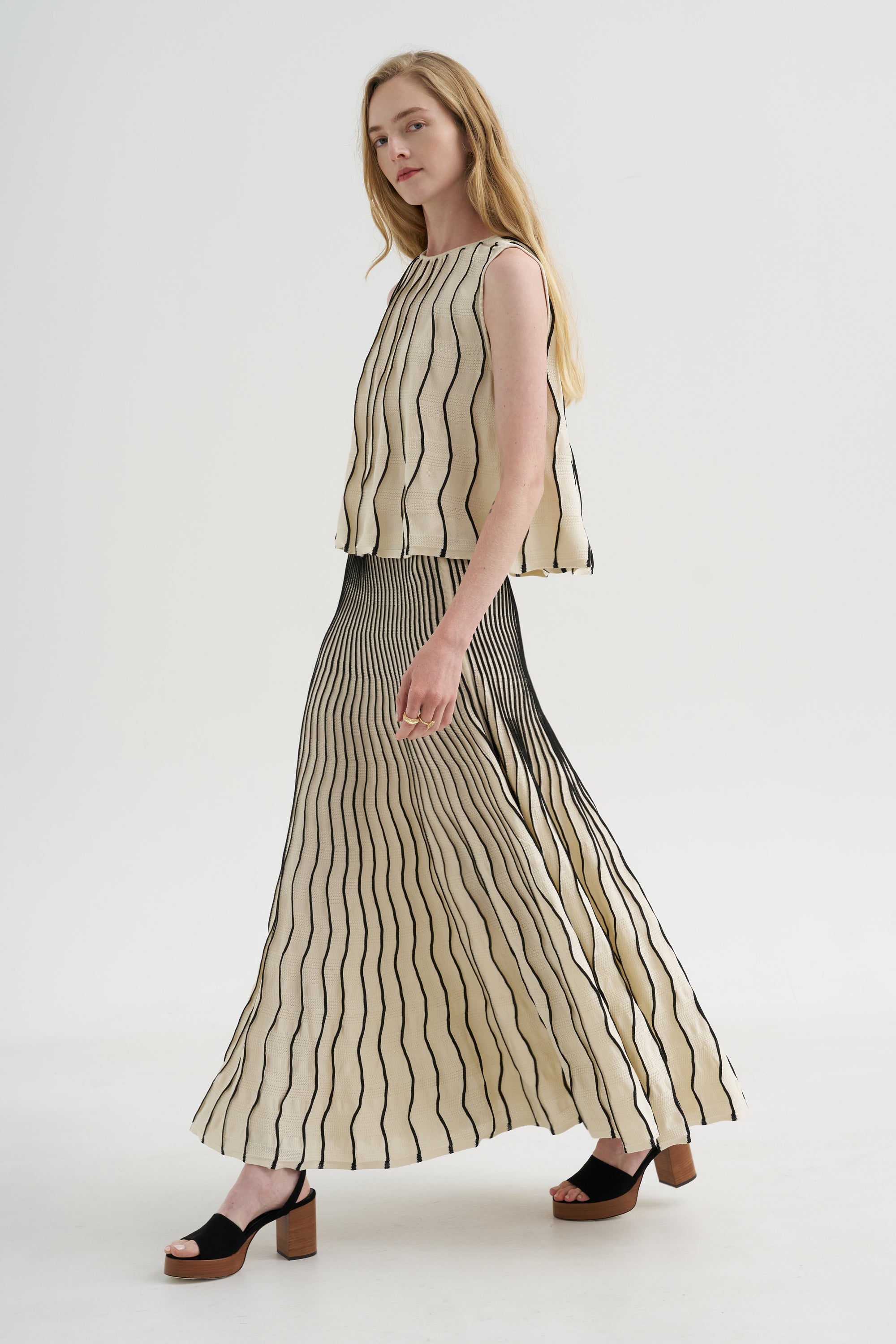 Glowline Skirt, Off-White &amp; Black