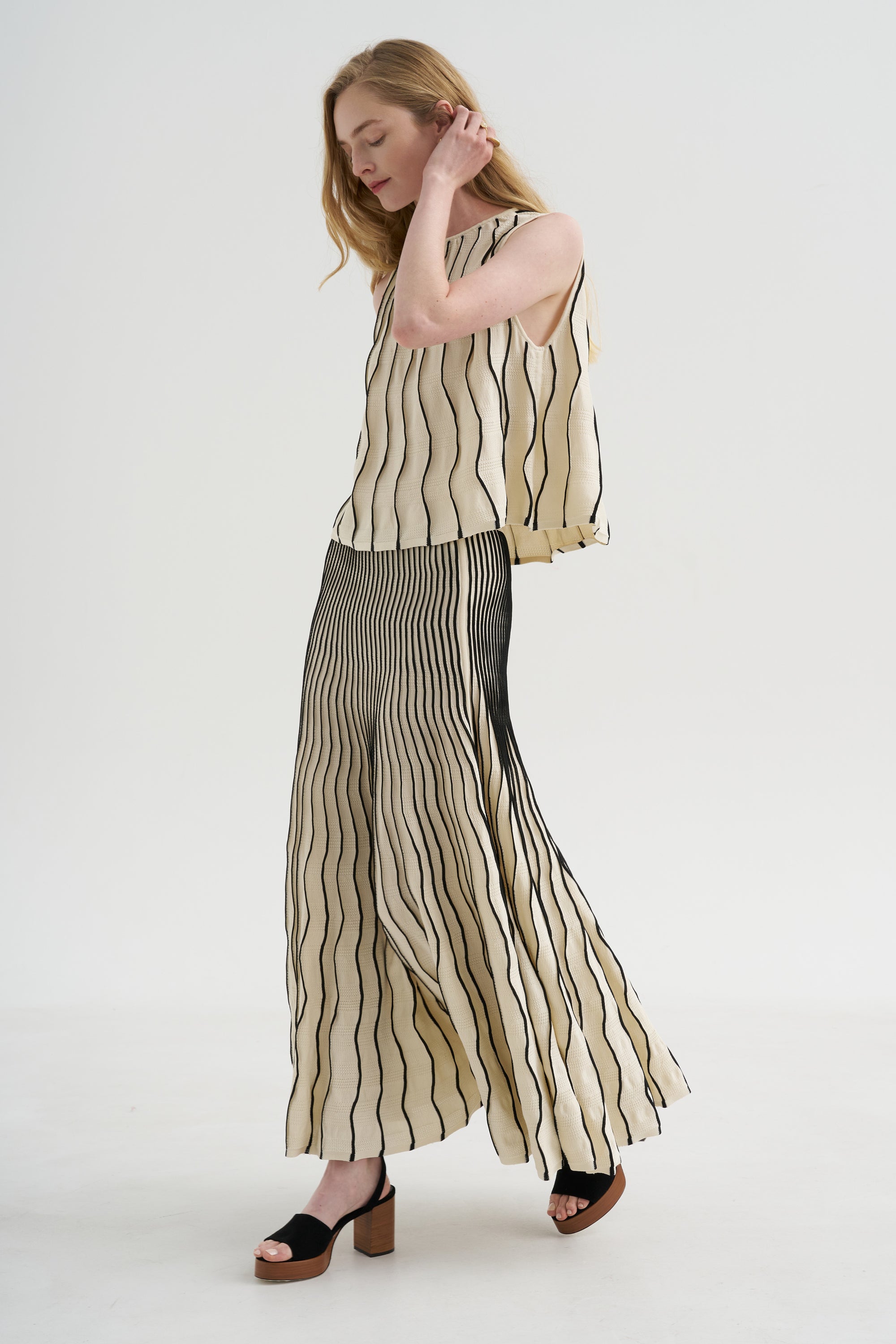 Glowline Skirt, Off-White &amp; Black