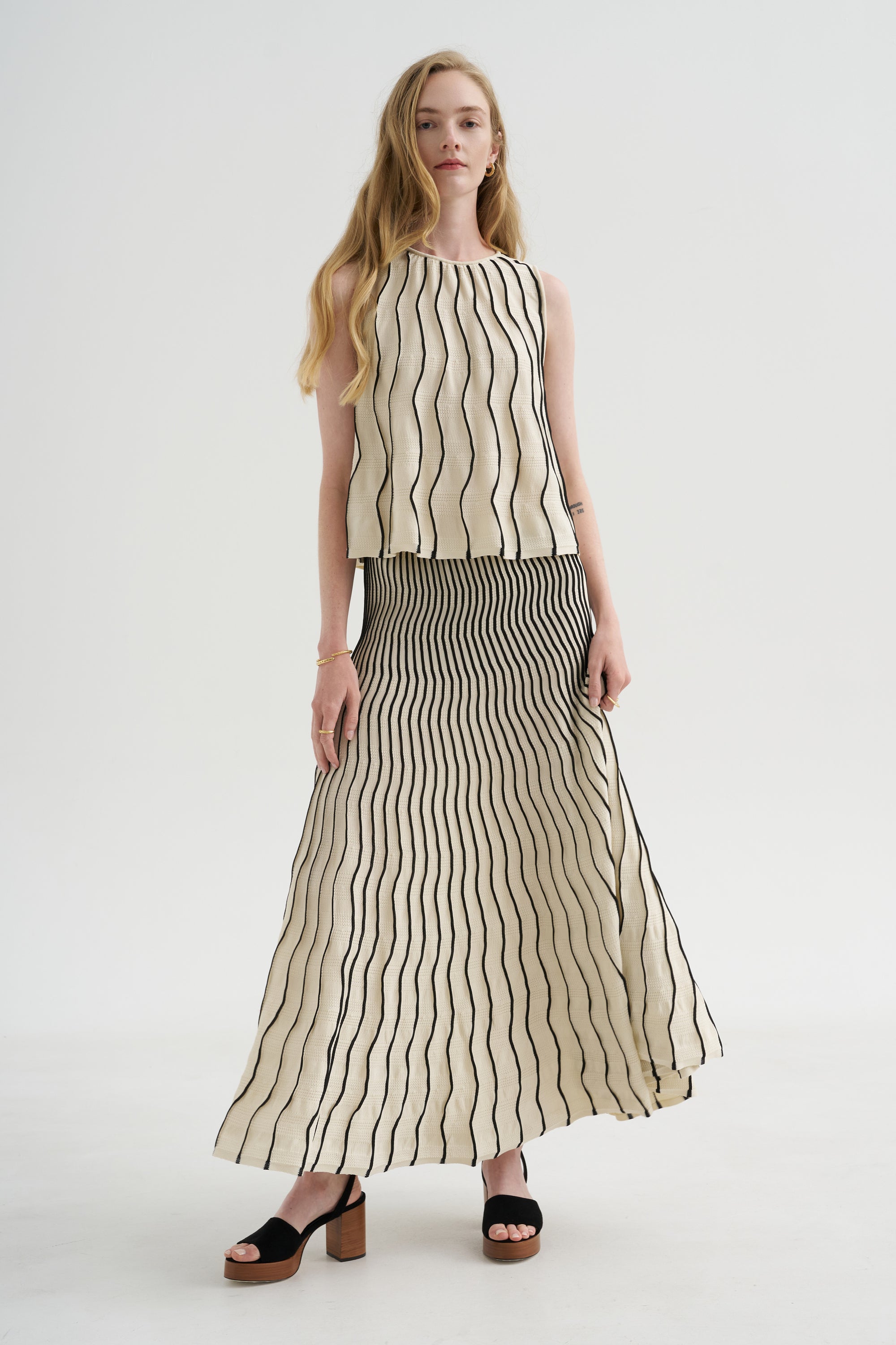 Glowline Skirt, Off-White &amp; Black