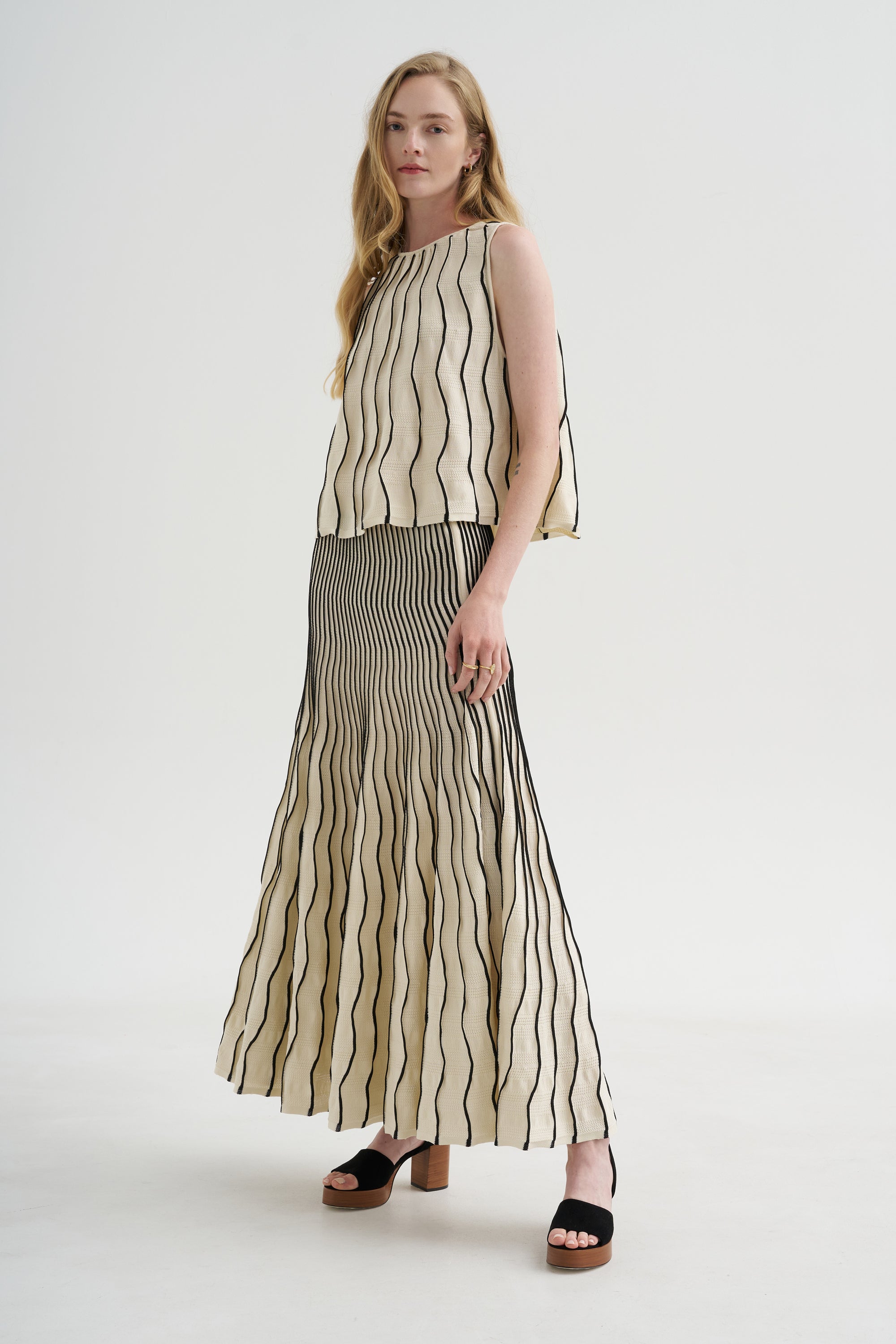 Glowline Skirt, Off-White &amp; Black