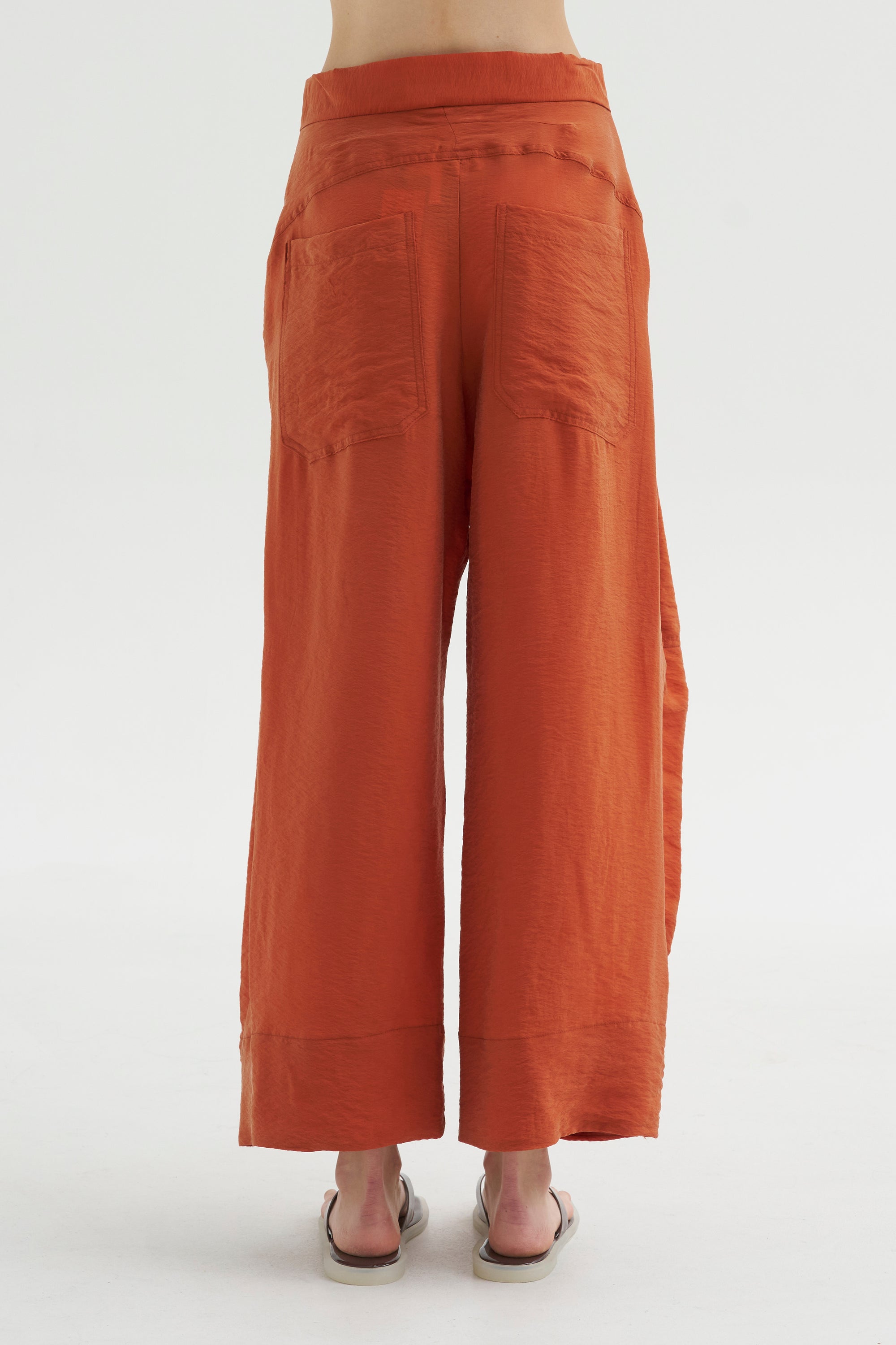 Dini Pant, Terracotta