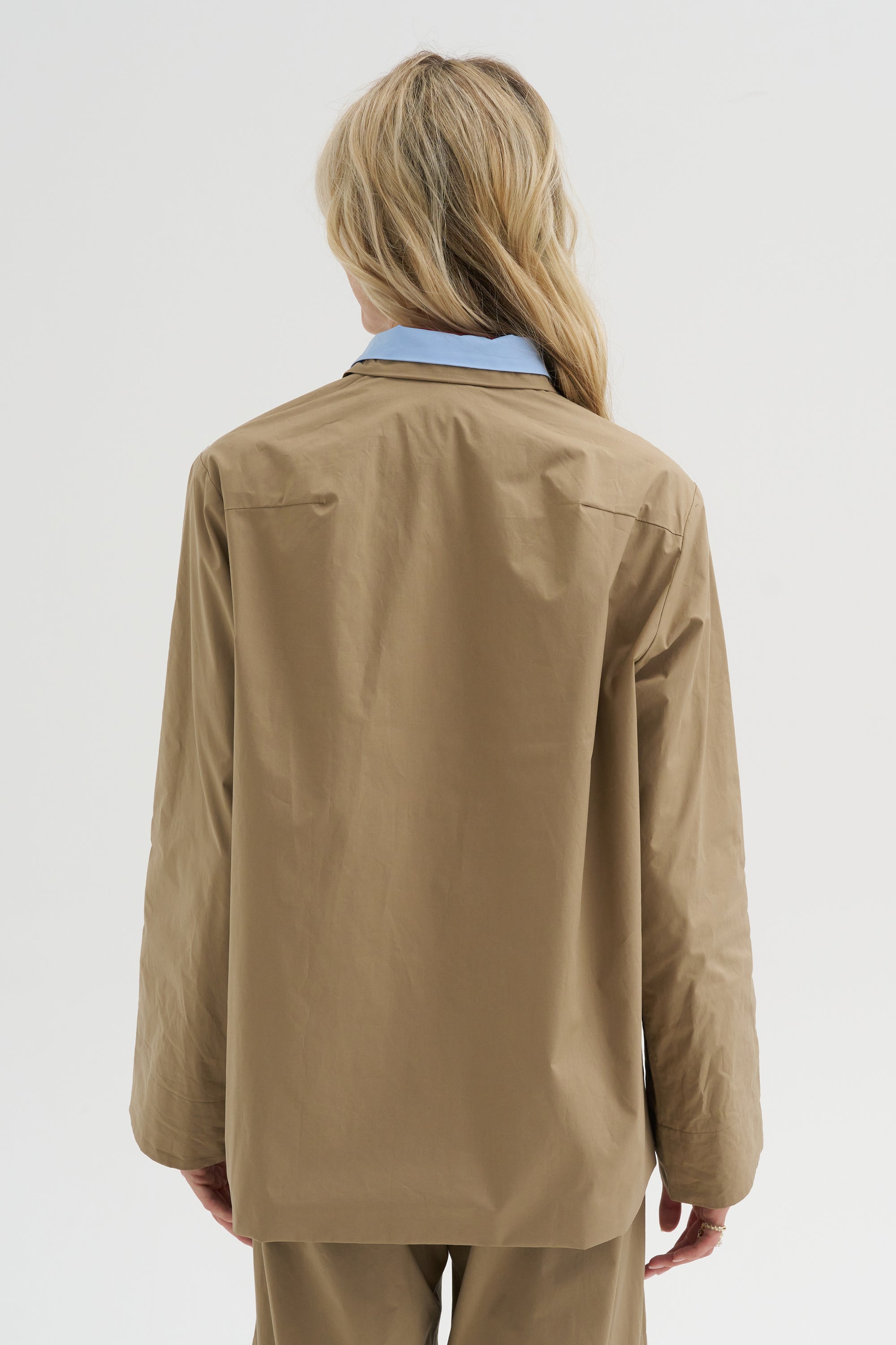 Salle Top, Khaki