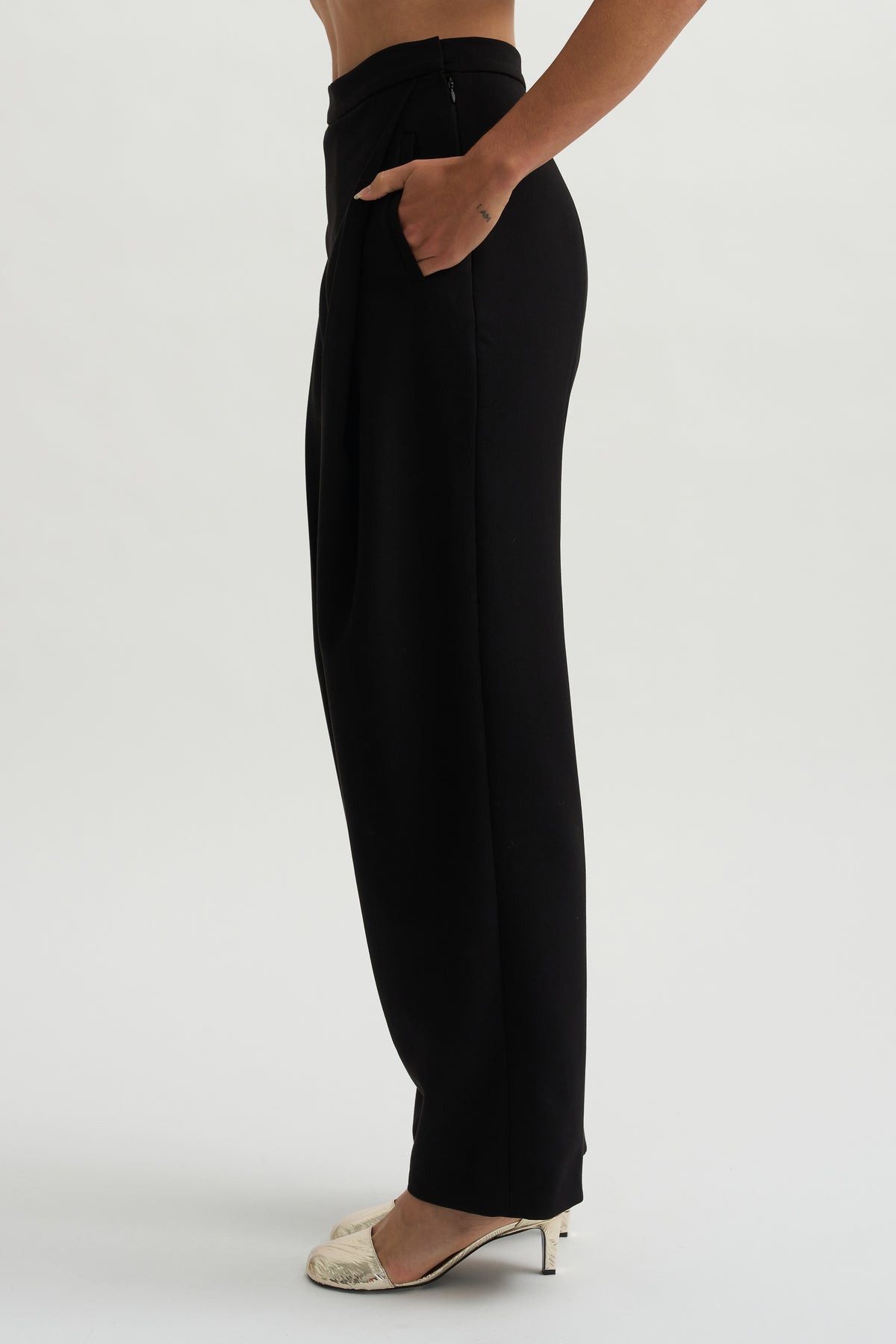 Dinis Pant, Black