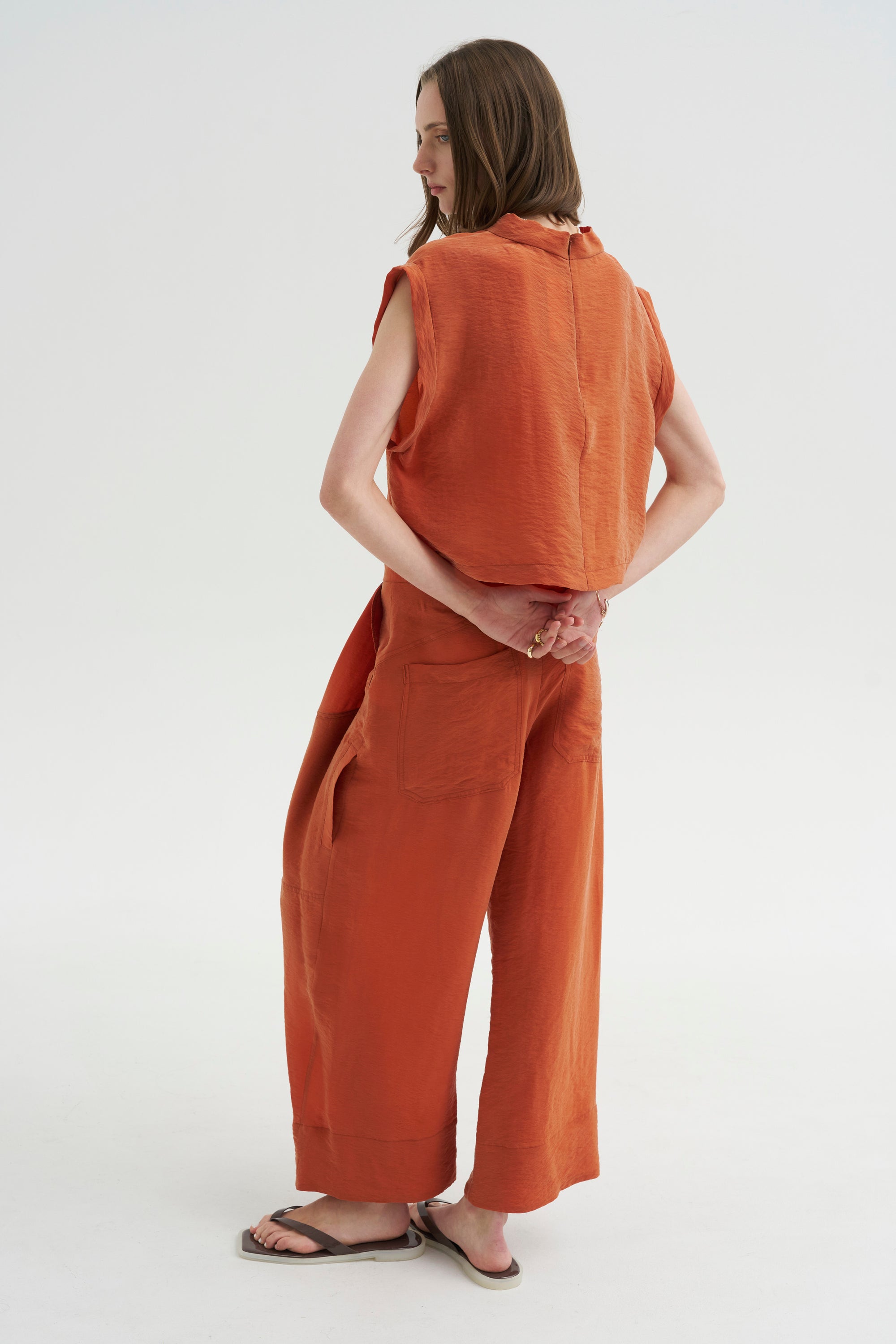 Dini Pant, Terracotta