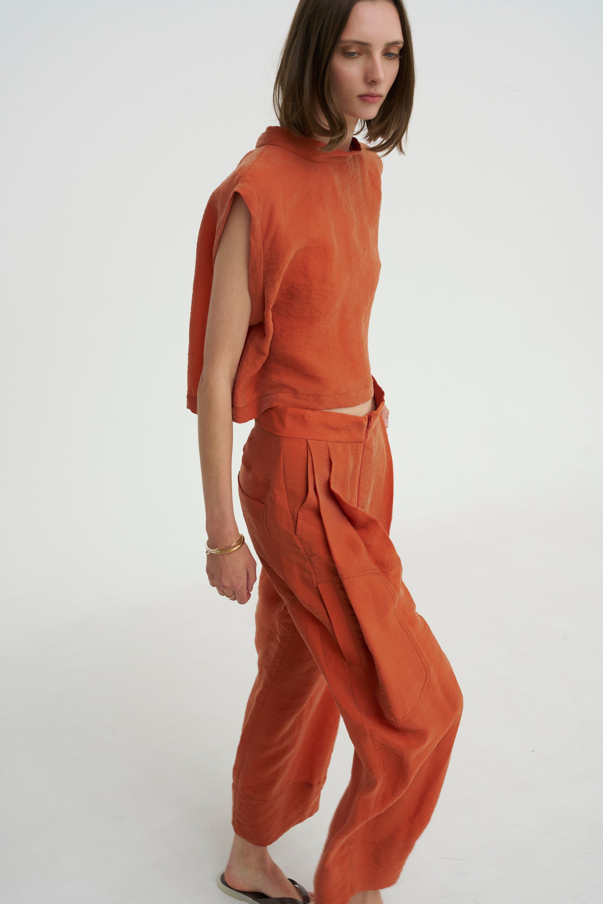 Dini Pant, Terracotta