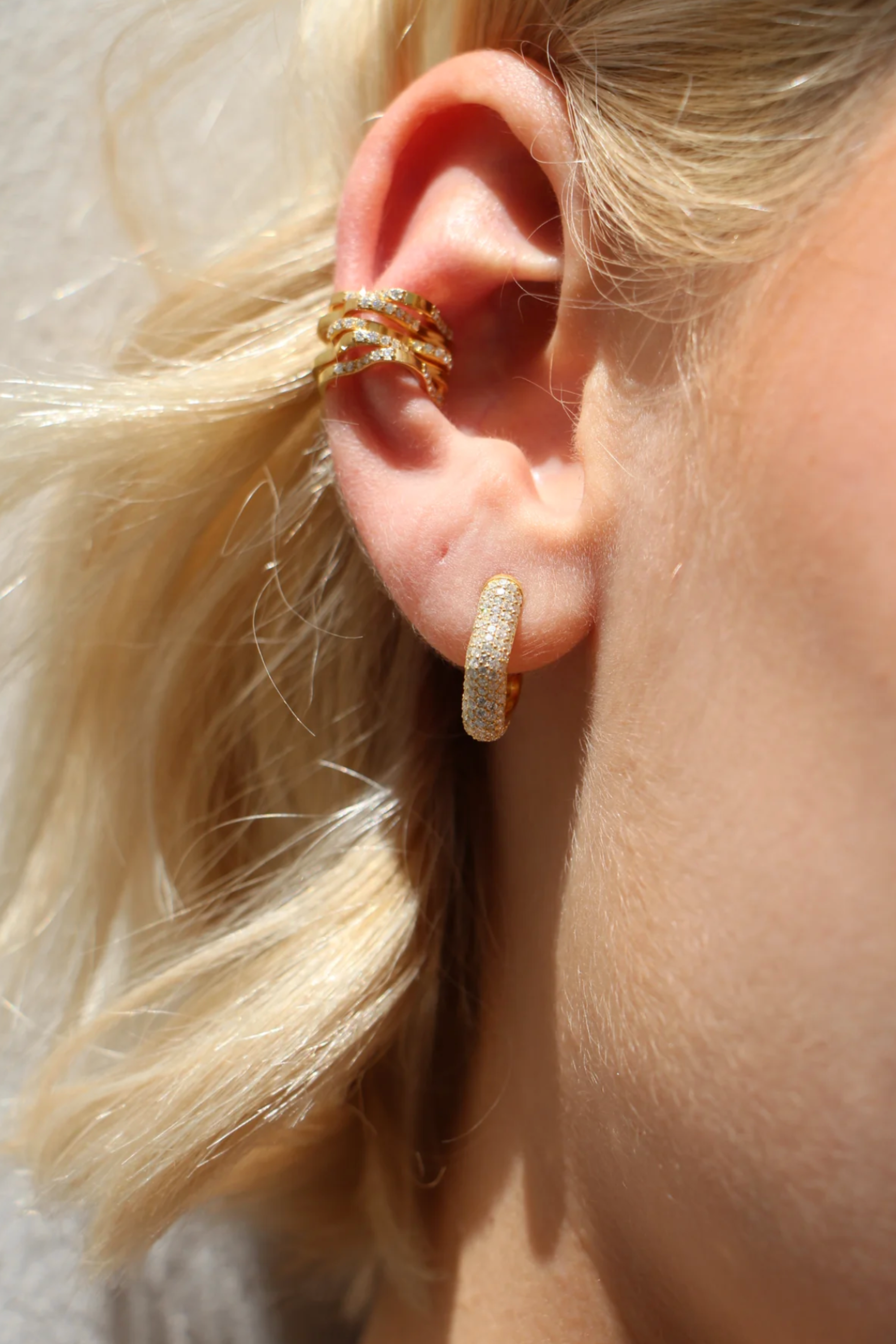 K SALAMOON - Medium Sea Ice Bold Hoops, Diamond