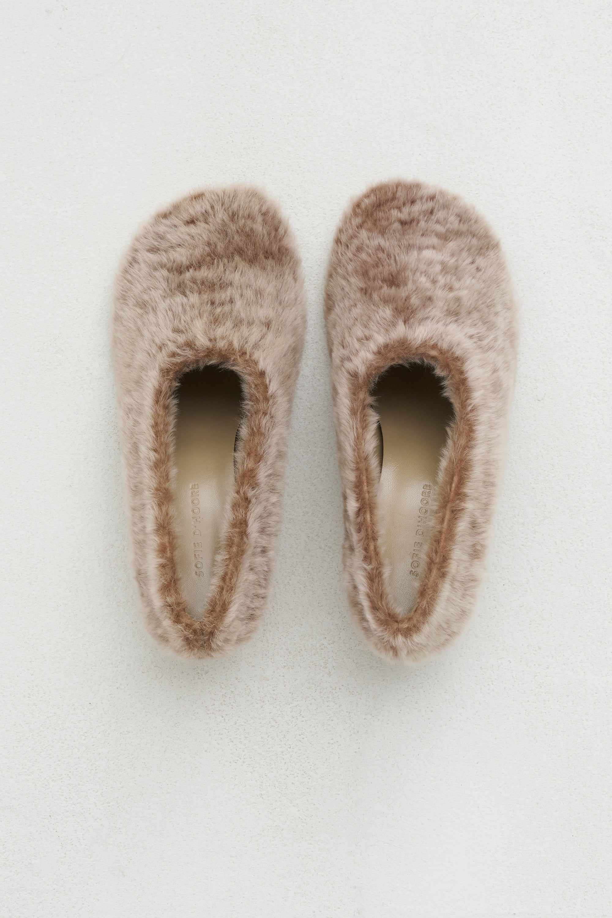 Astrakan Heel, Biscuit