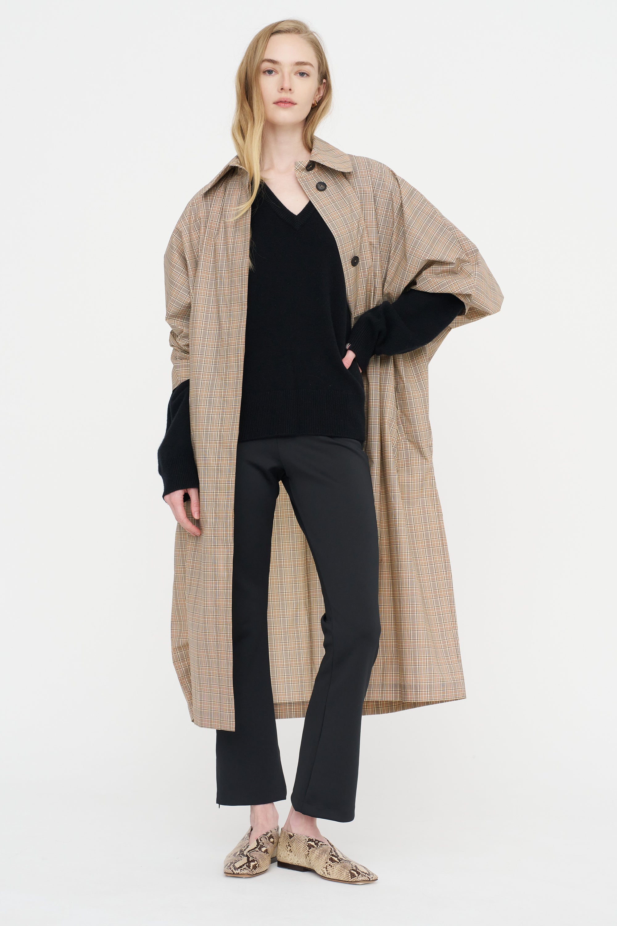 Sarah Pant, Noir