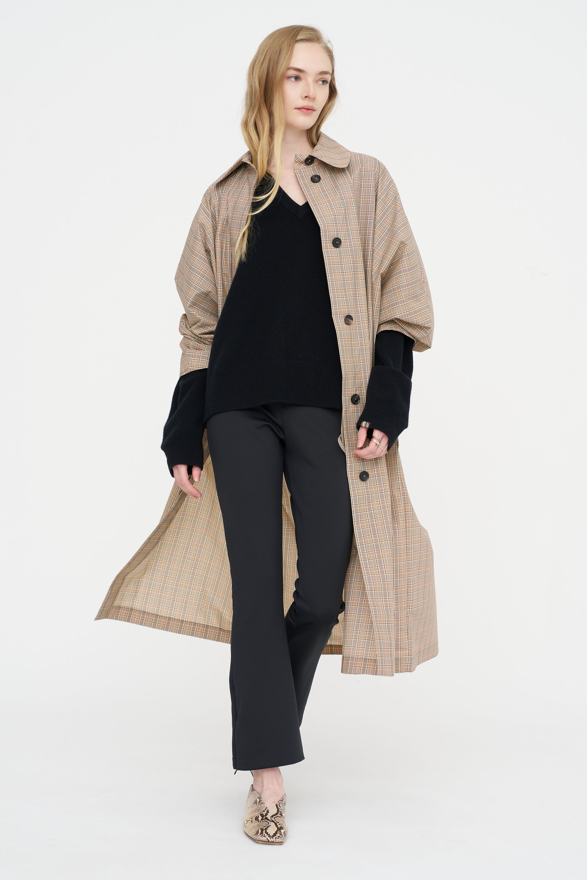 Sarah Pant, Noir