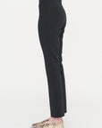 Sarah Pant, Noir
