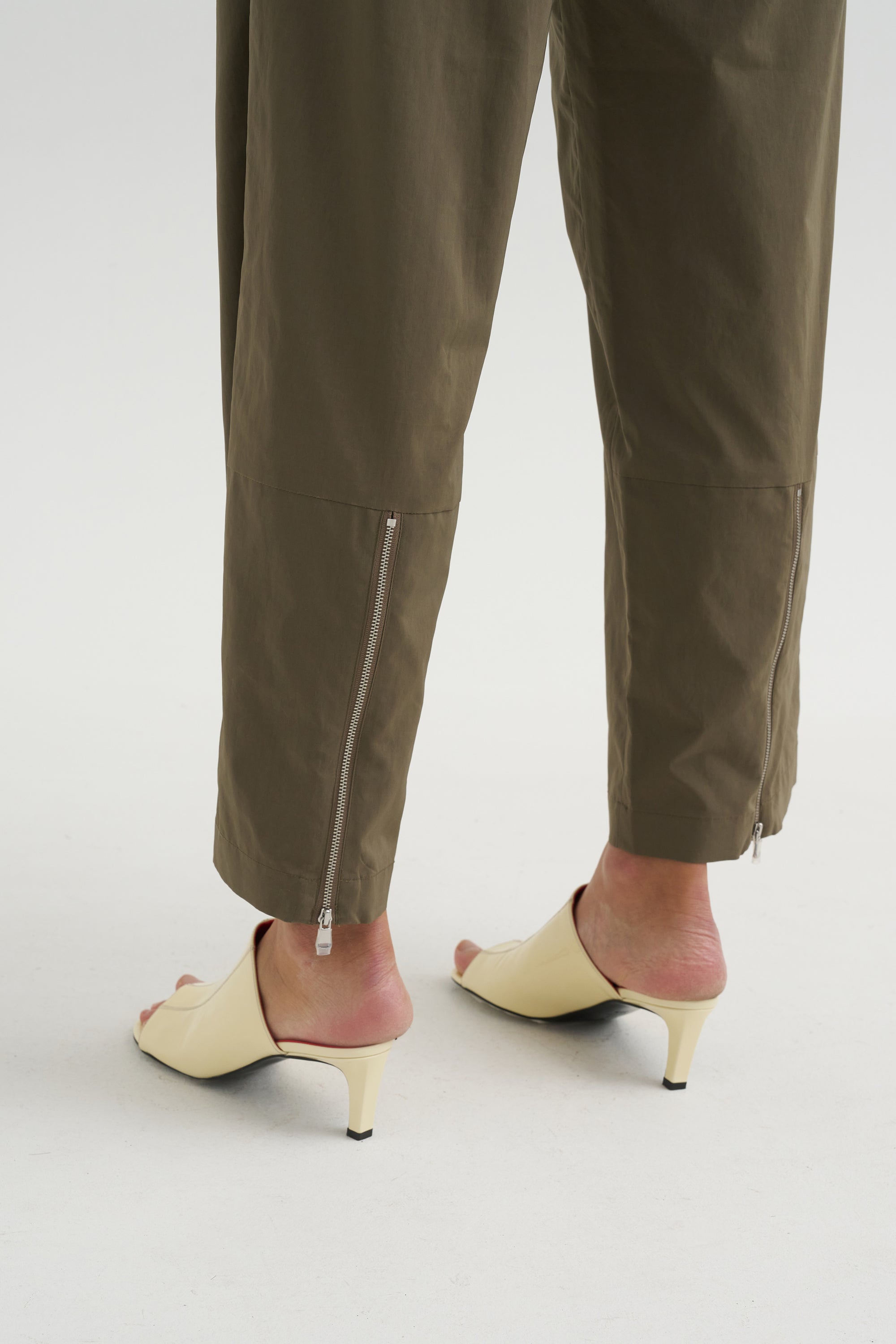 Nylon Zipper Trouser, Dark Taupe