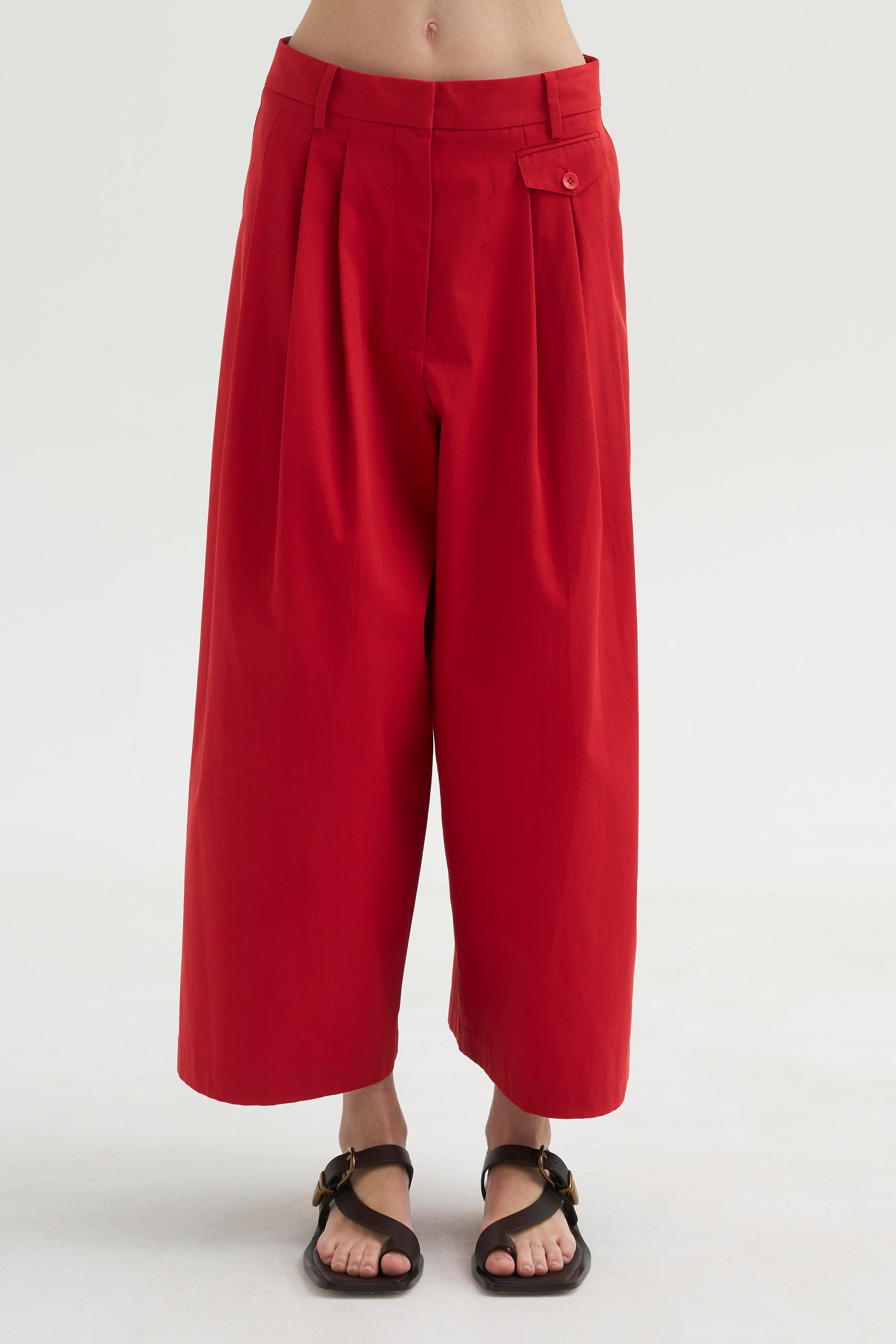 PRE-ORDER • Bio Twill Triple Pleat Cropped Pant, Red