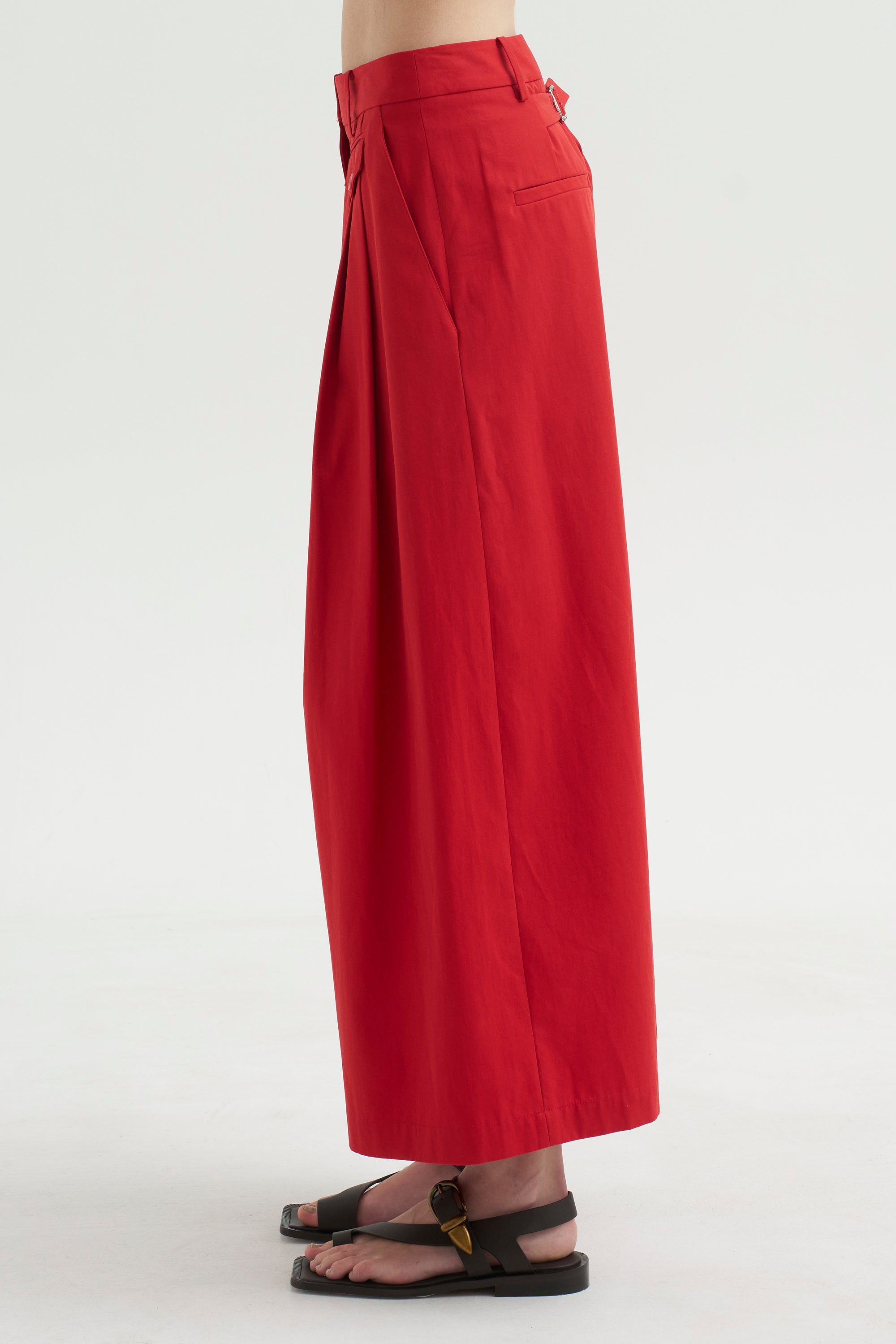 PRE-ORDER • Bio Twill Triple Pleat Cropped Pant, Red