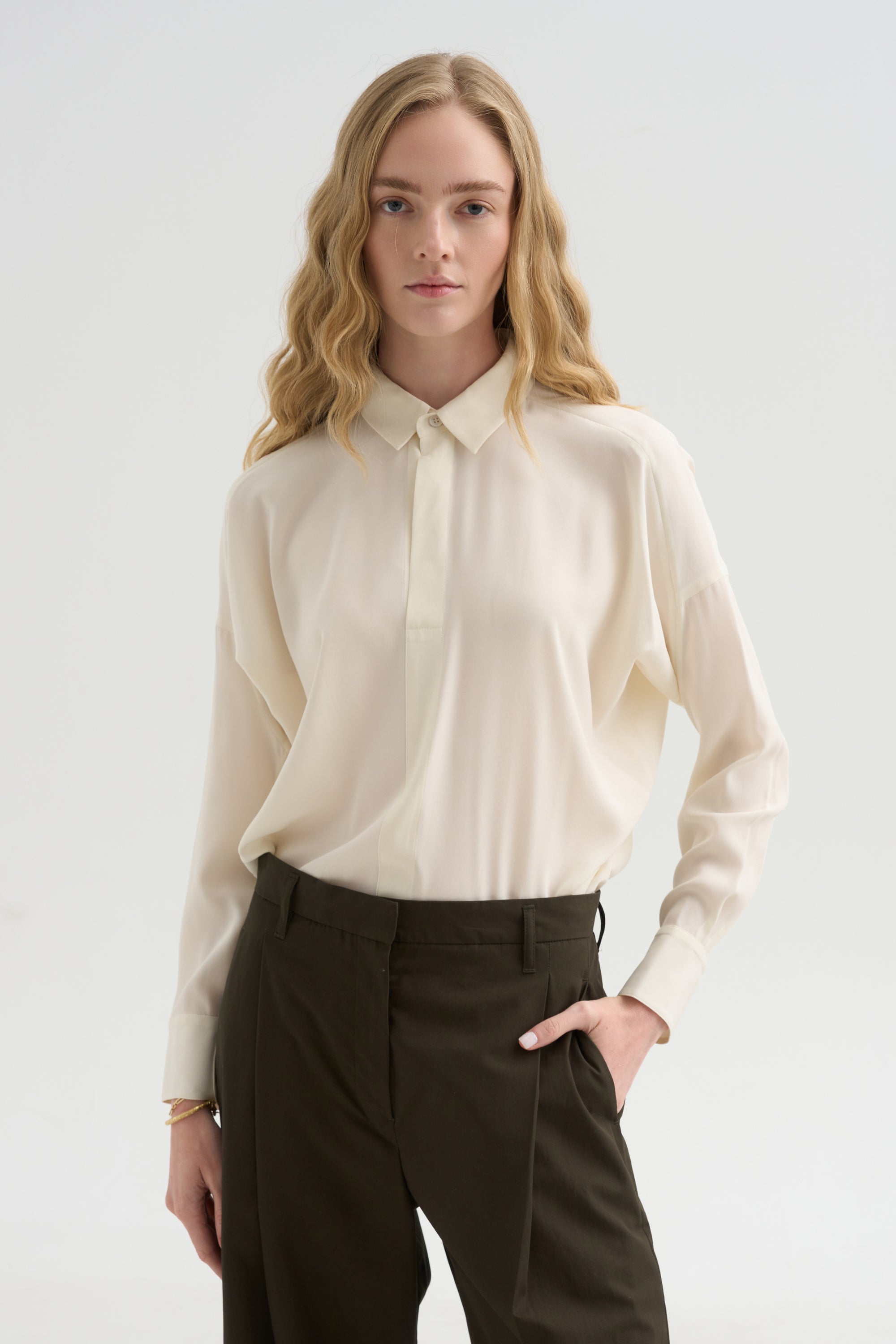 Iza Shirt, White Pepper