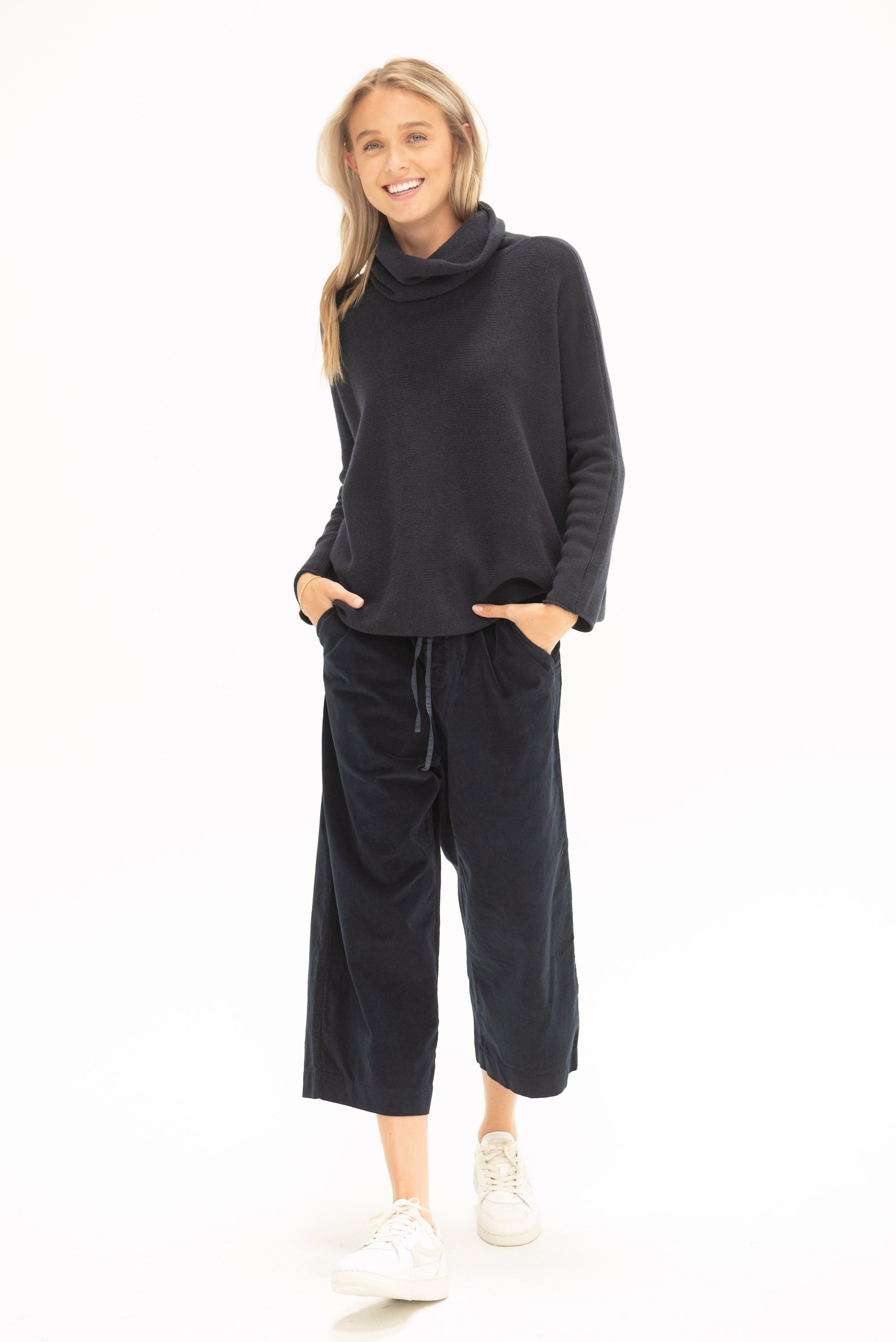 ALBUM DI FAMIGLIA - Velvet Wide &amp; Short Trousers, Ink