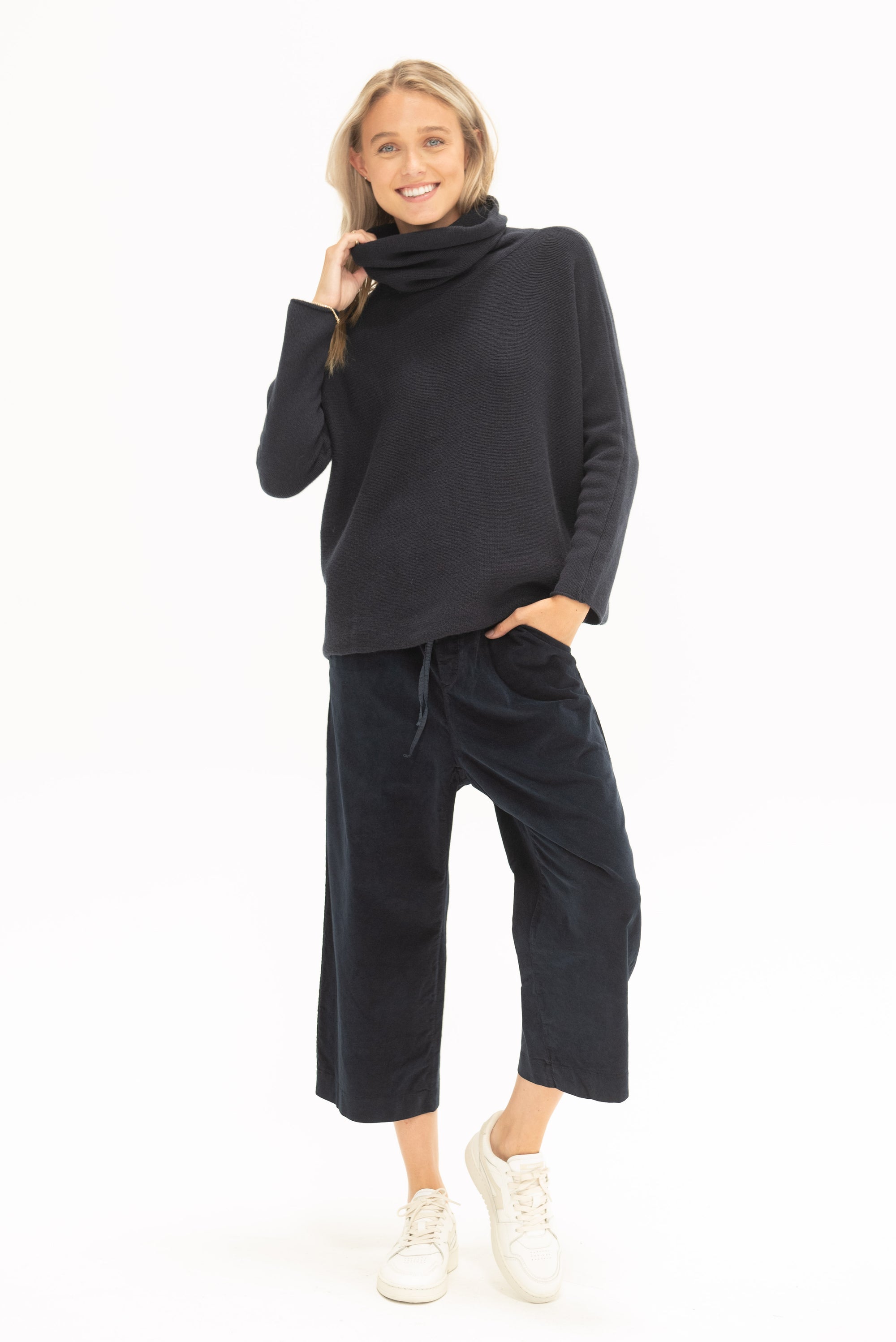 ALBUM DI FAMIGLIA - Velvet Wide &amp; Short Trousers, Ink