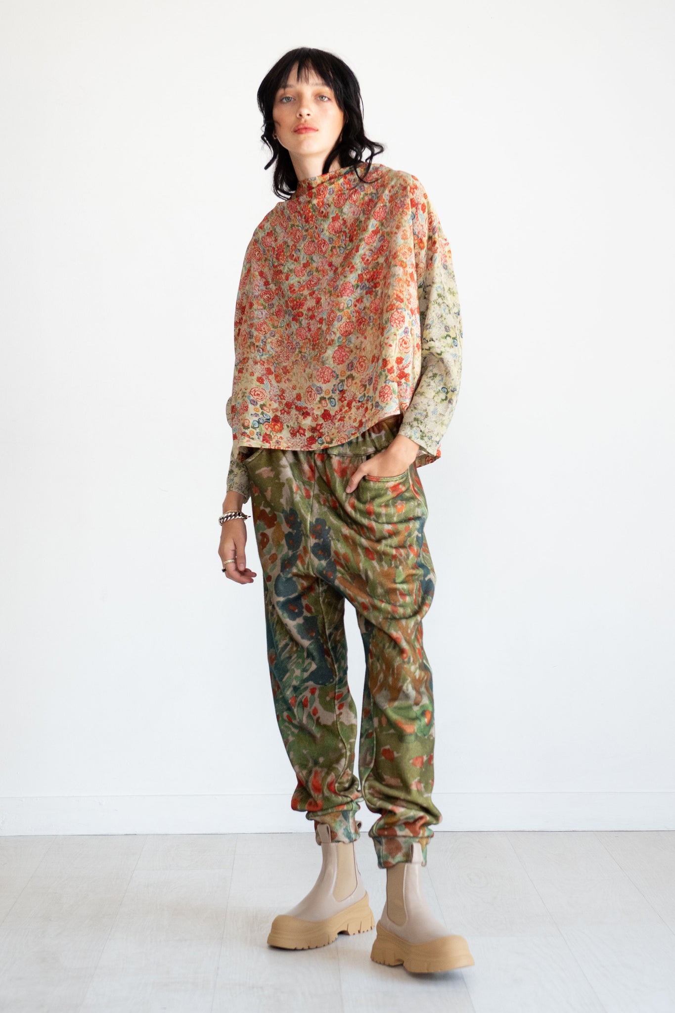 Anntian - Fleece Jogger Pant, Print G - Flower Beds