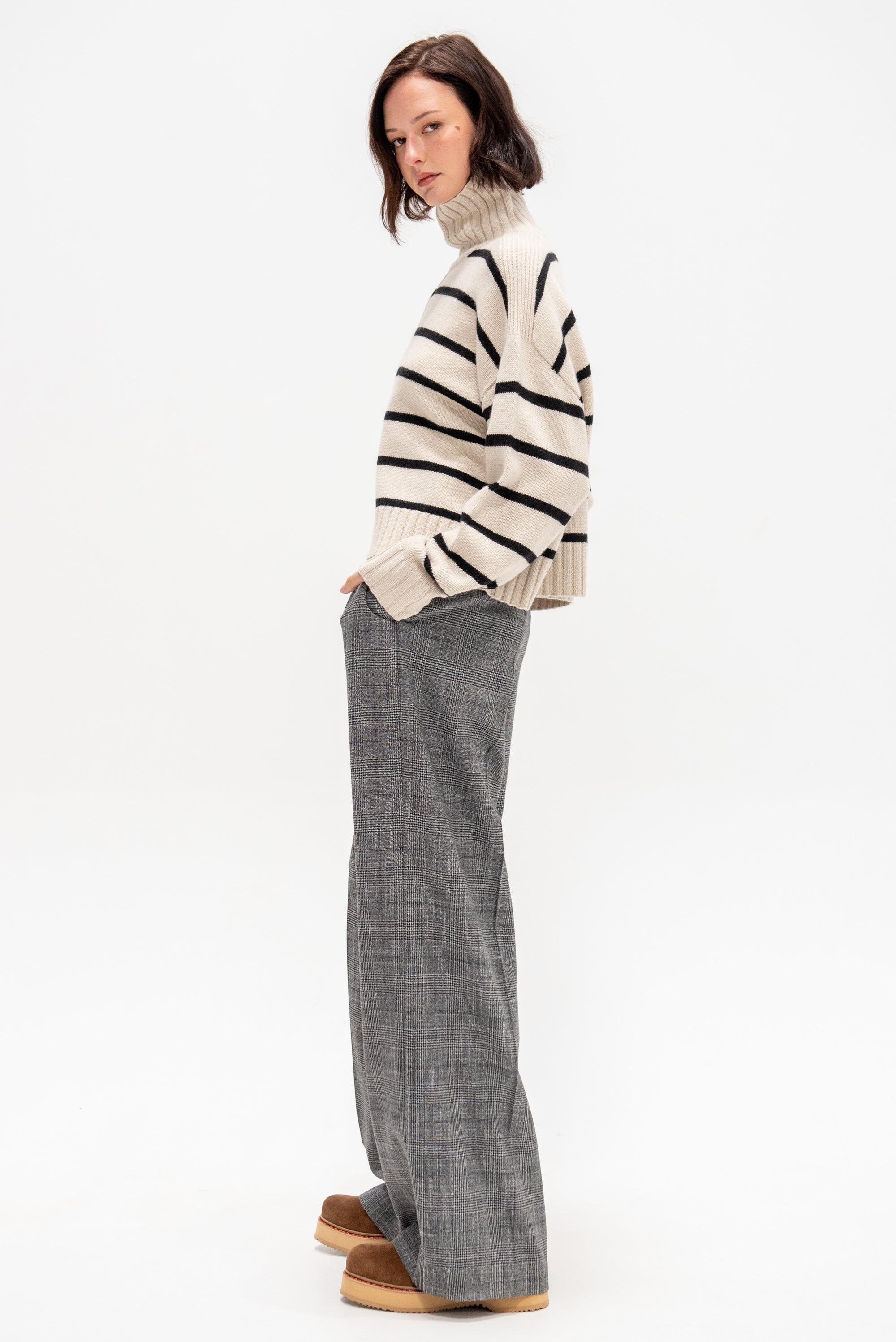 Ari Cropped Turtle, Cream &amp; Black Stripe