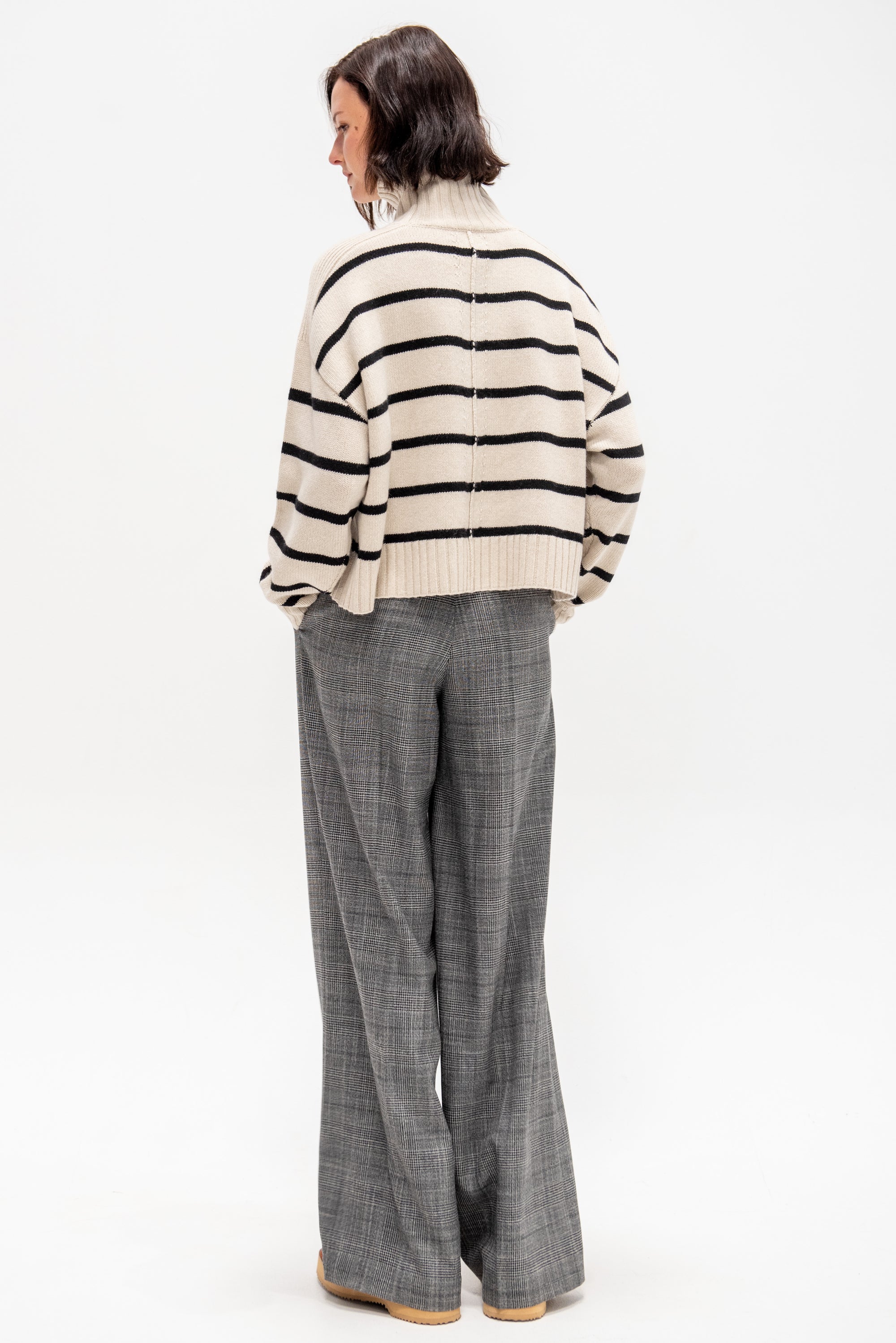 Ari Cropped Turtle, Cream &amp; Black Stripe