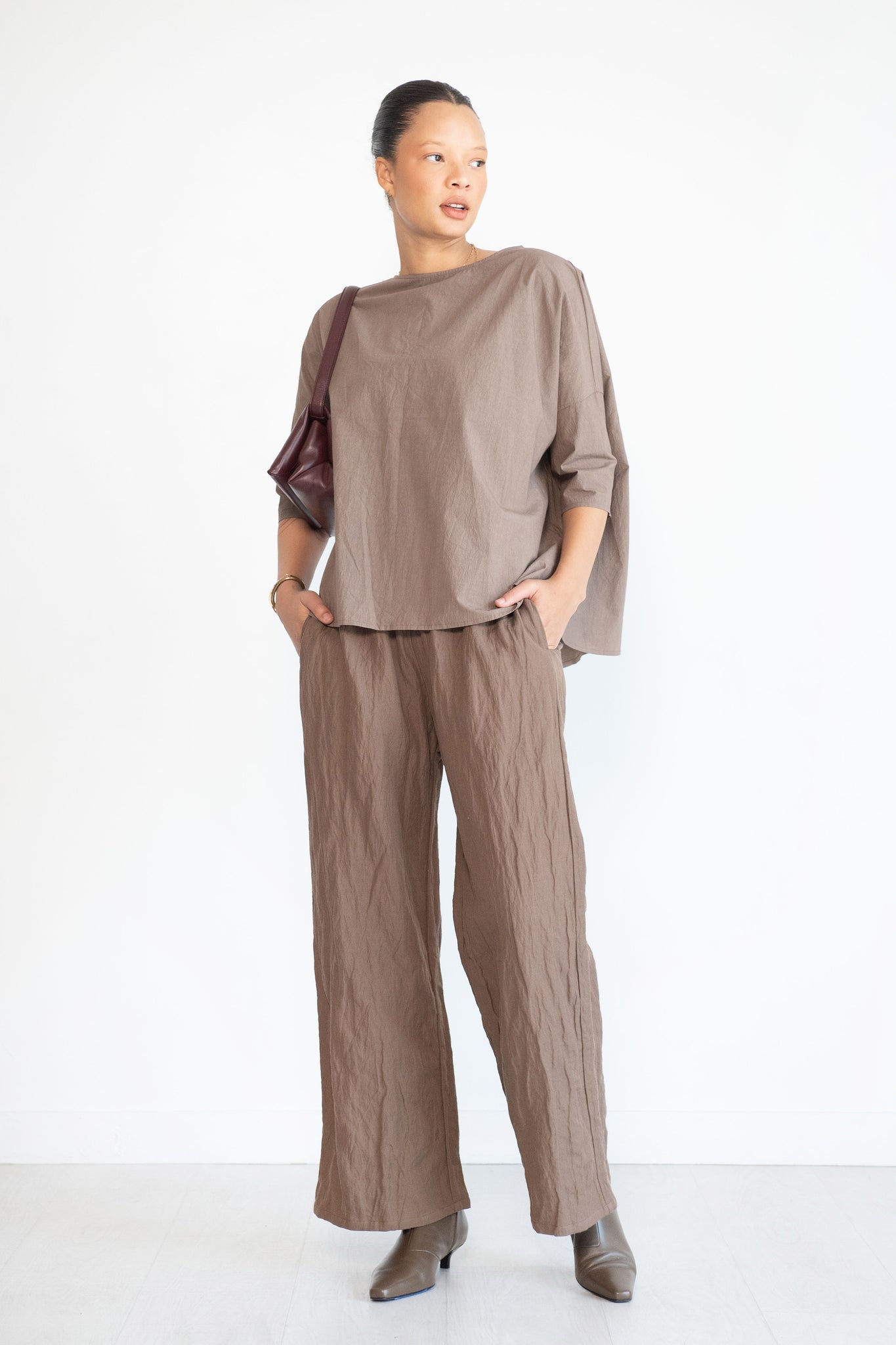 APUNTOB - Crinkle Trousers, Hazelnut