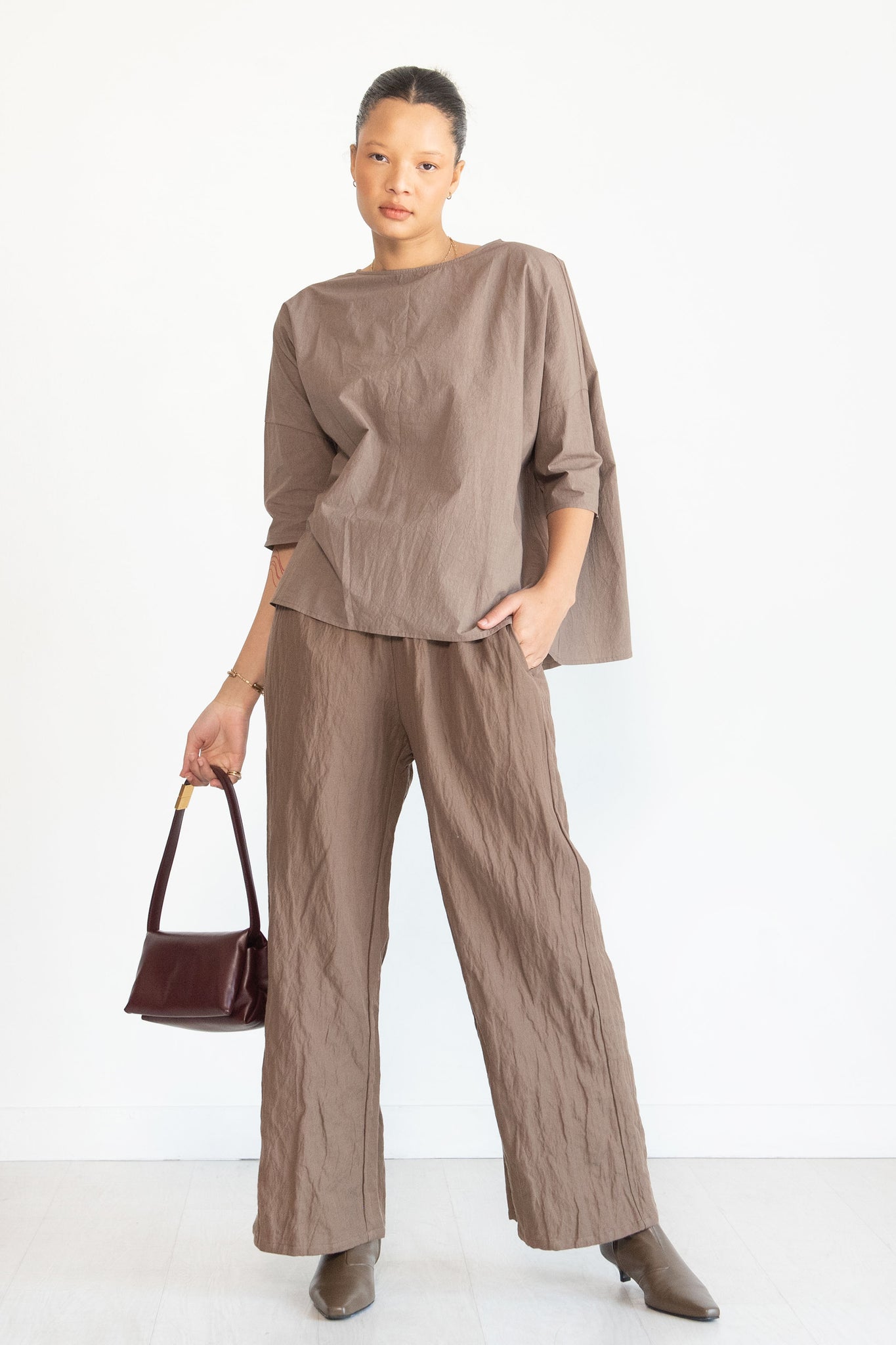 APUNTOB - Crinkle Trousers, Hazelnut