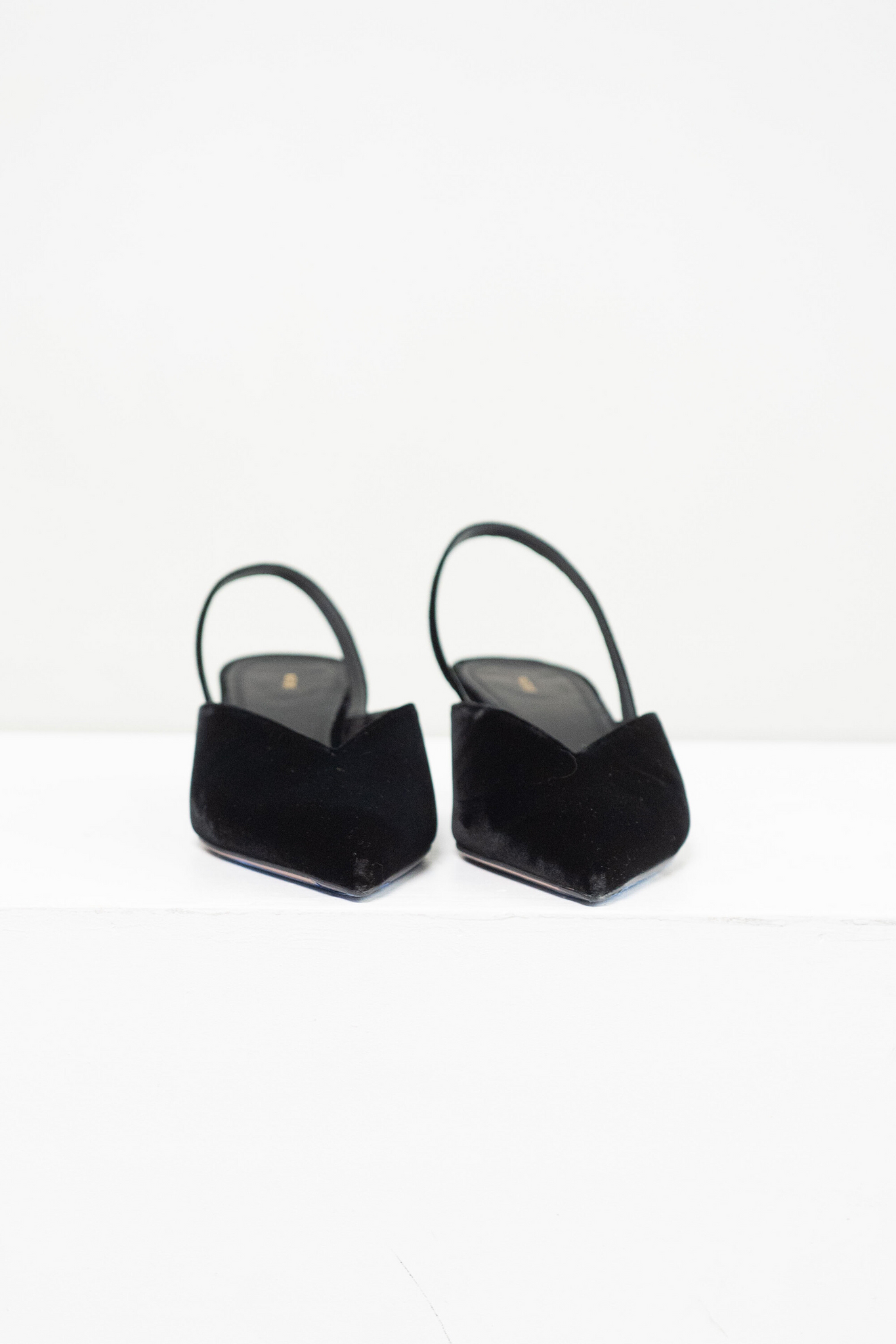 NEOUS - Irena Velvet Slingback, Black