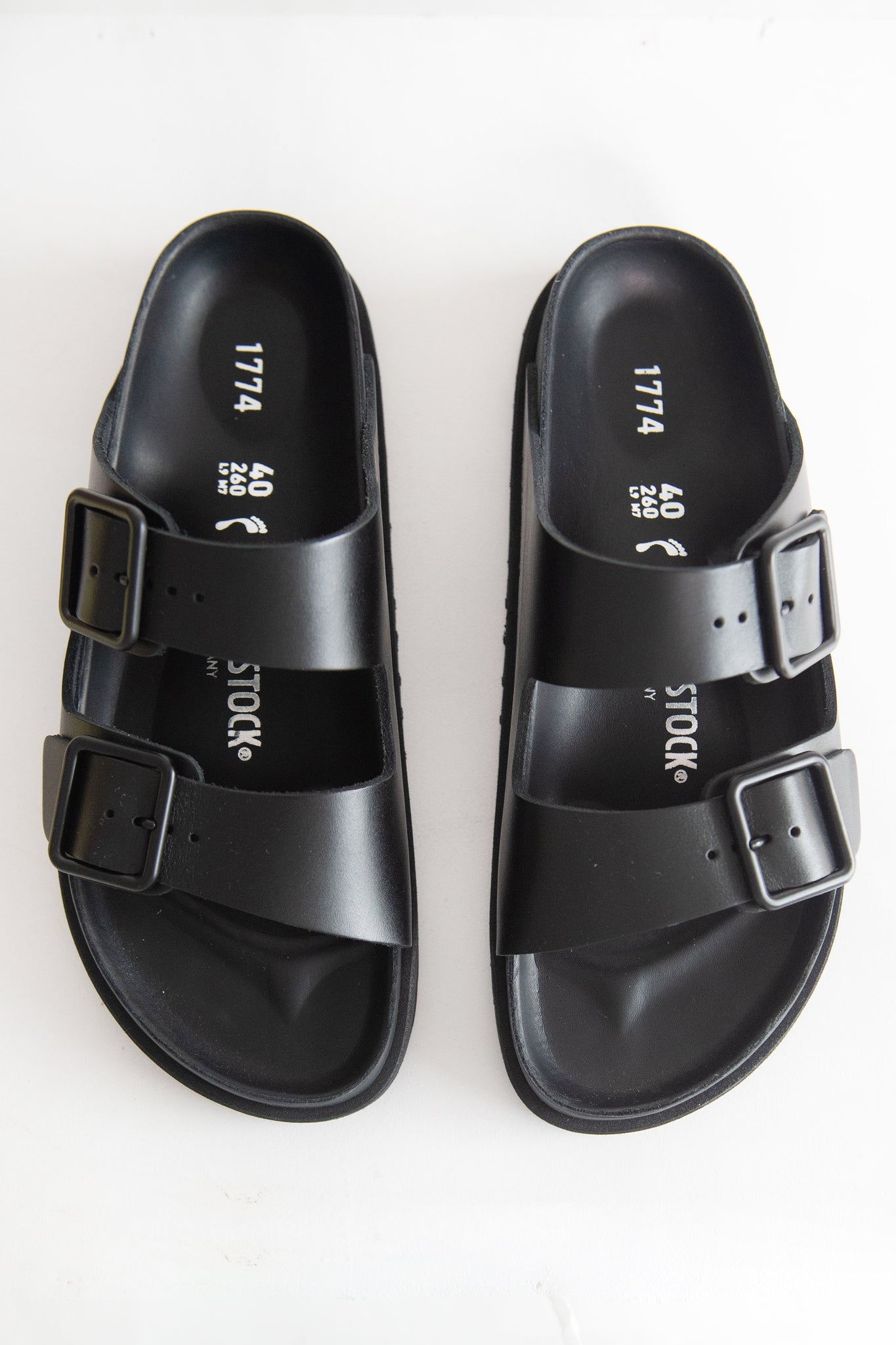 BIRKENSTOCK 1774 - Arizona Smooth Leather, Black