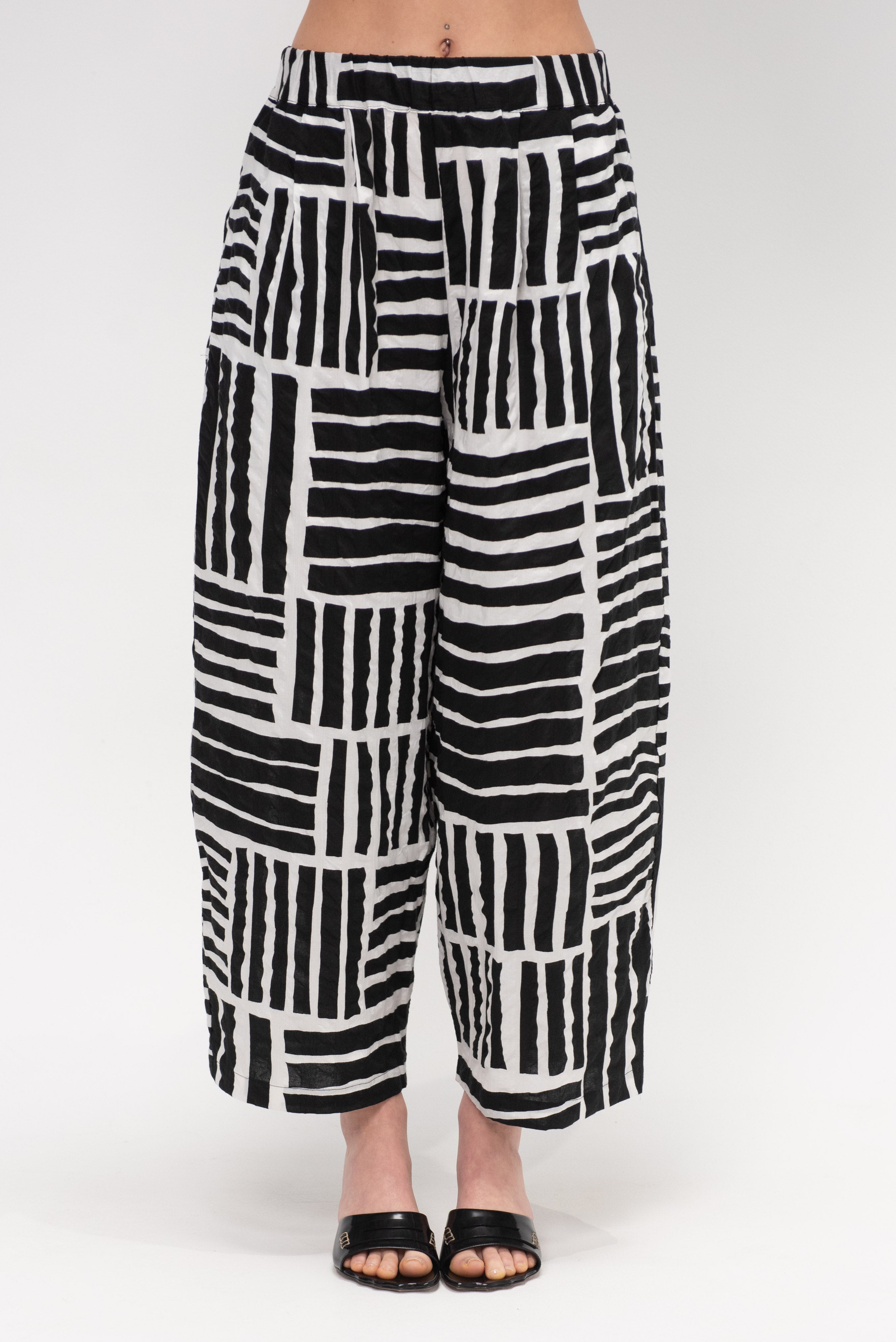 Black Crane Wide Pants, Print Black – Kick Pleat