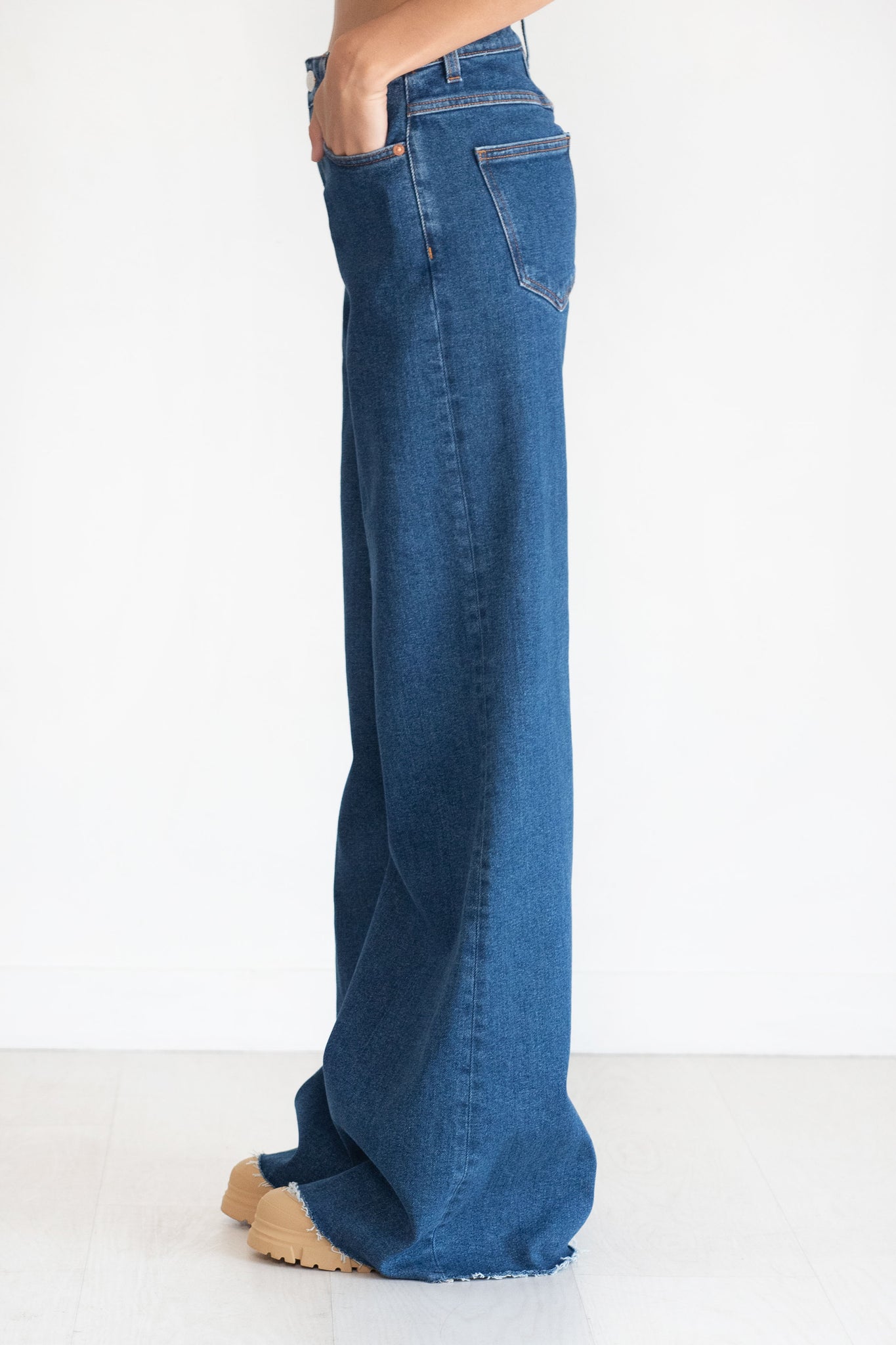 Closed - Glow-Up, Dark Blue
