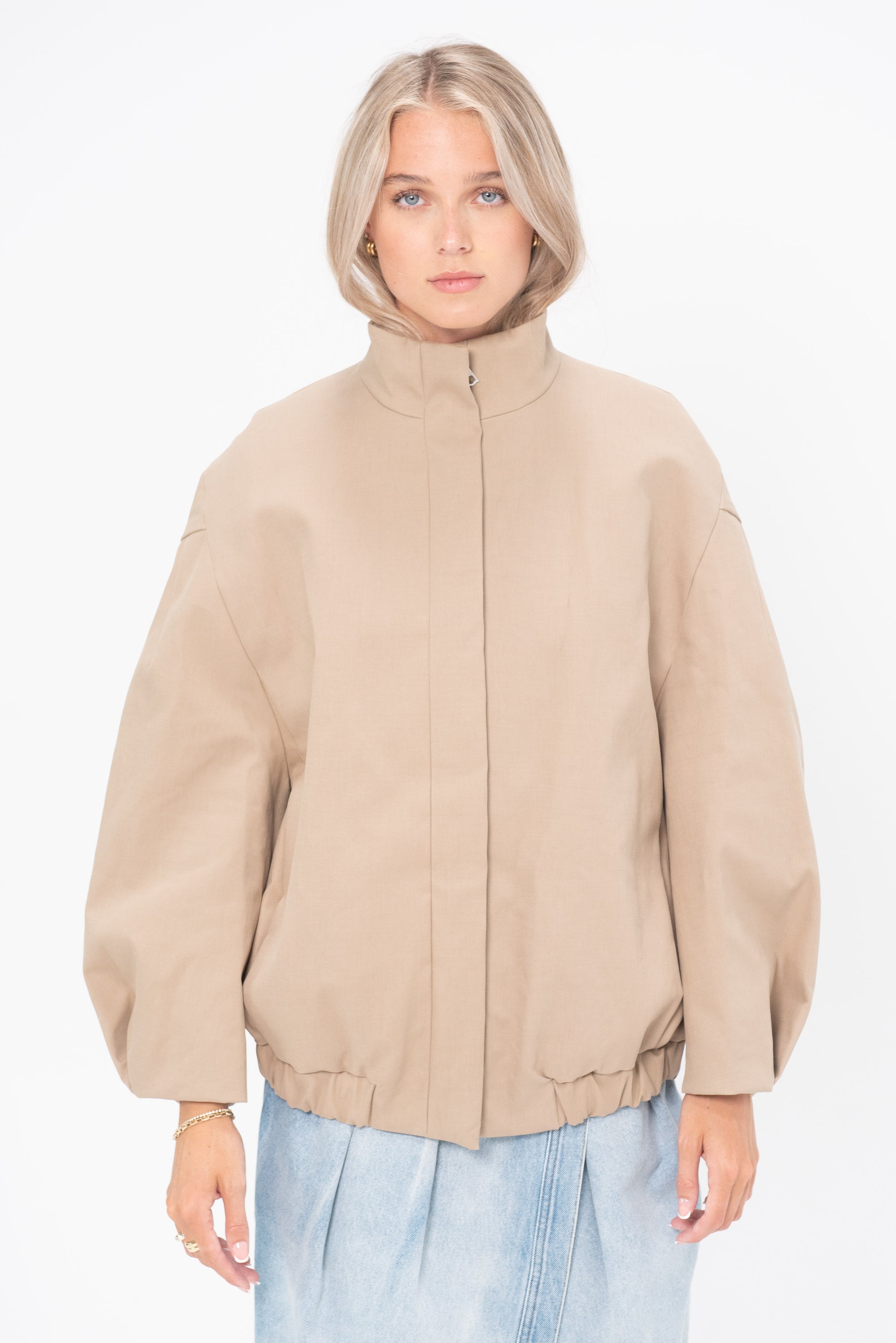 CAMEL MUST-HAVE PLEAT BACK JACKET