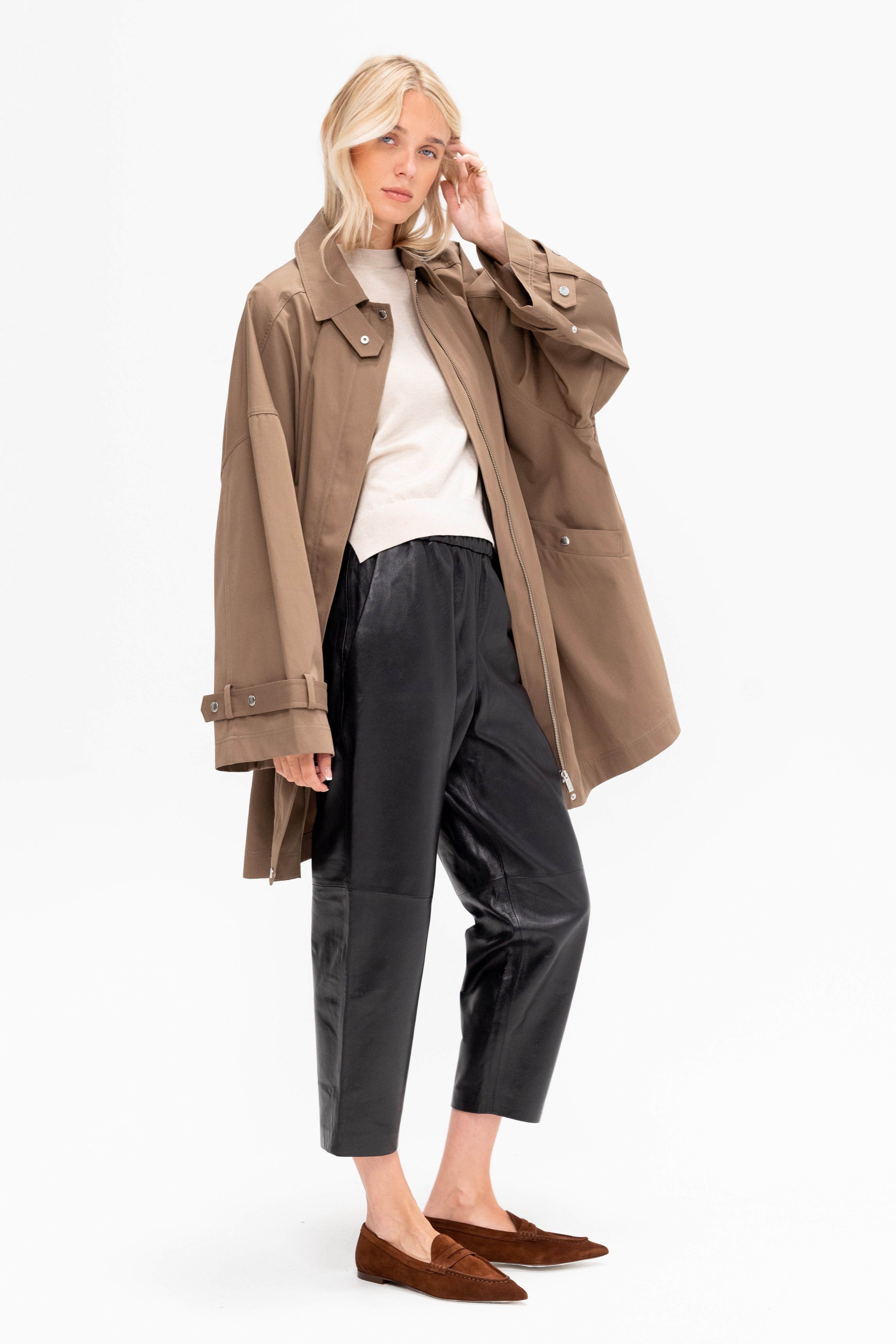 Dusan Leather Carrot Pants, Midnight – Kick Pleat