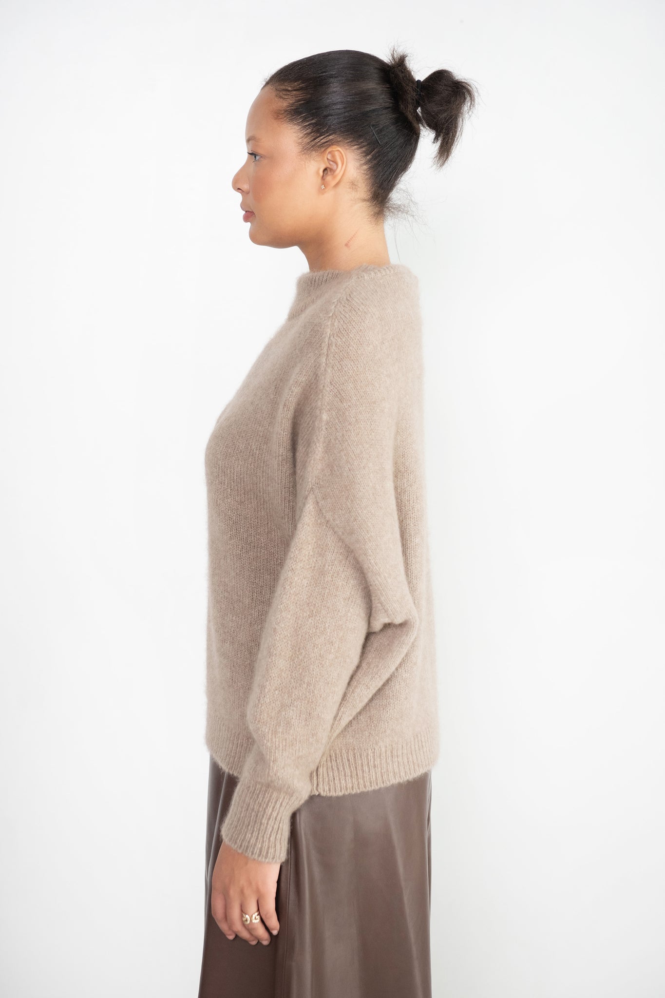 Dušan - Regular Round Neck Sweater, Tortora