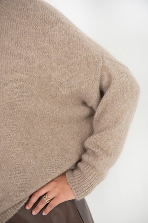Dušan - Regular Round Neck Sweater, Tortora