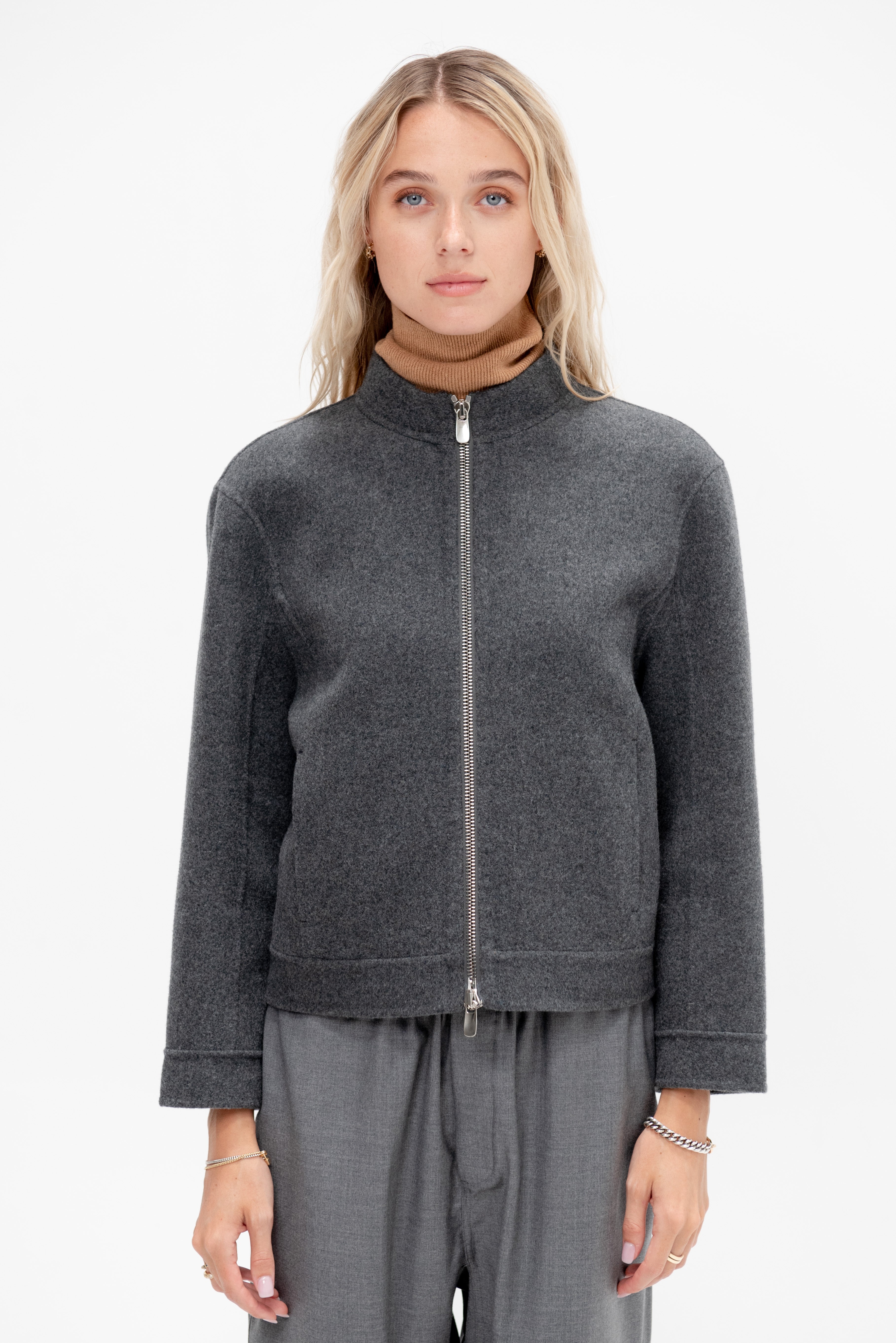 extreme cashmere ダークグレー ベスト Mサイズ Extreme Cashmere N°428 Moto Short, Felt – Kick Pleat