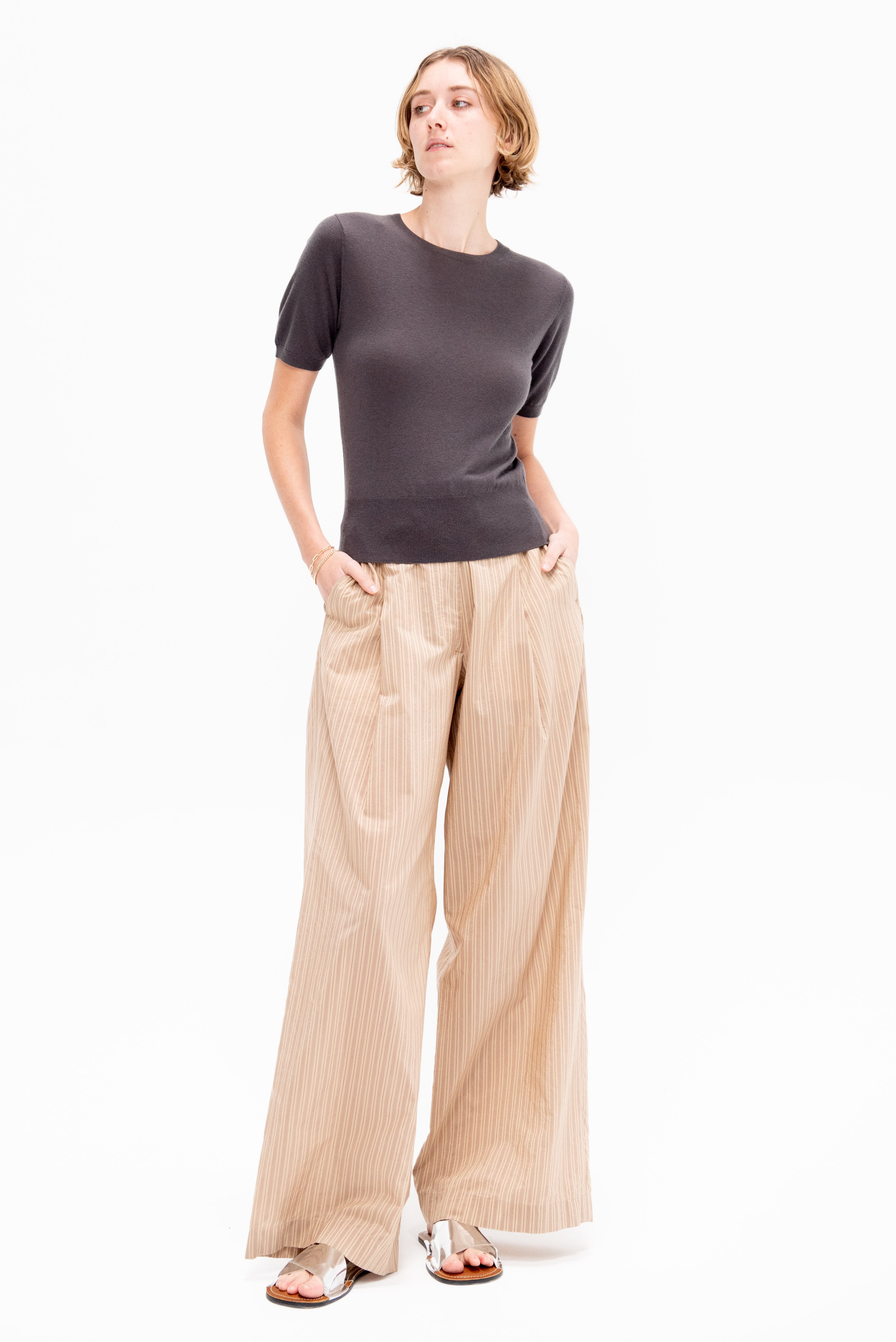 Extreme Cashmere N°416 Noor, Mud – Kick Pleat