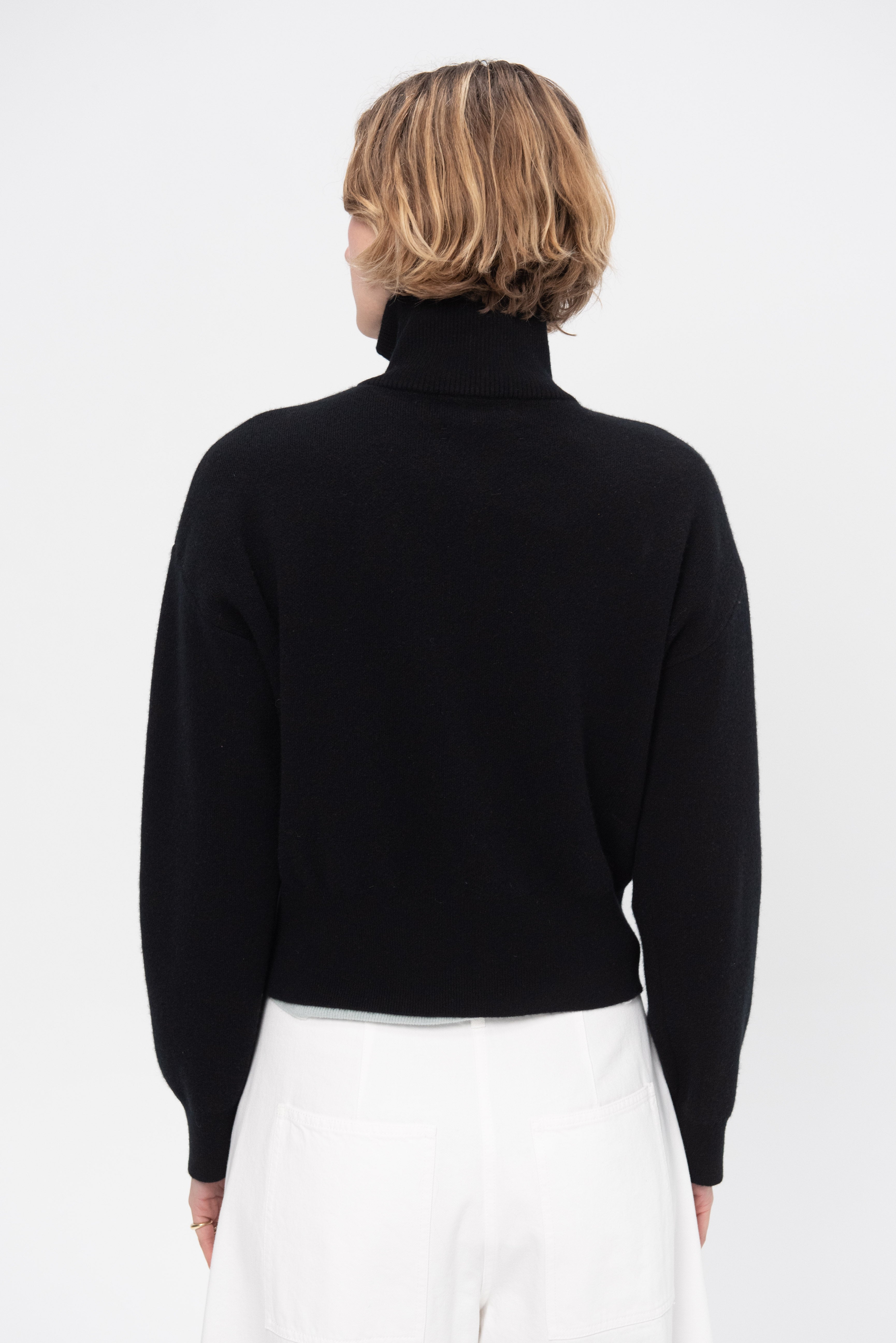 Extreme Cashmere N°385 Xtra Cute, Raven – Kick Pleat