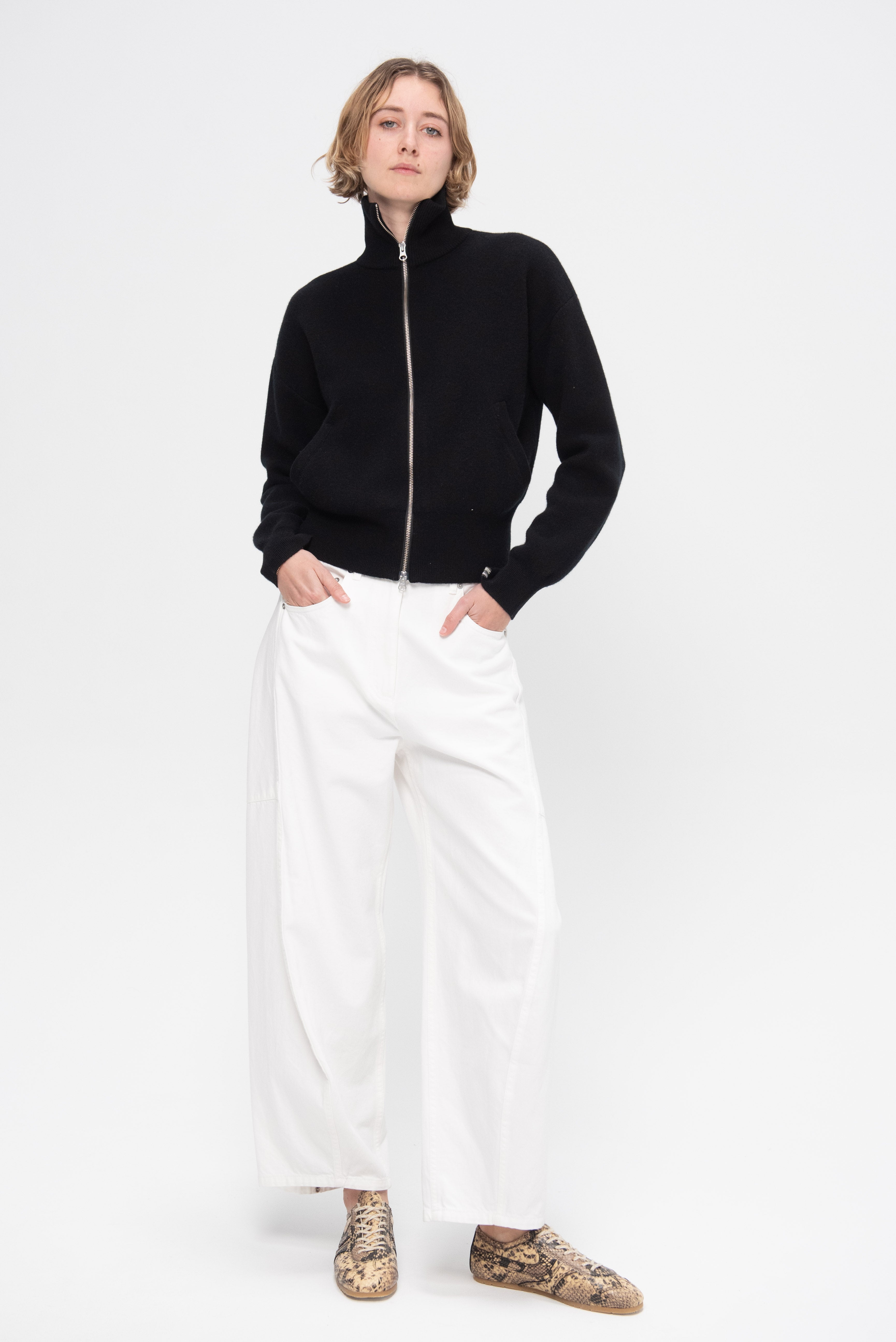 Extreme Cashmere N°385 Xtra Cute, Raven – Kick Pleat Extreme Cashmere N°385 Xtra Cute, Raven – Kick Pleat