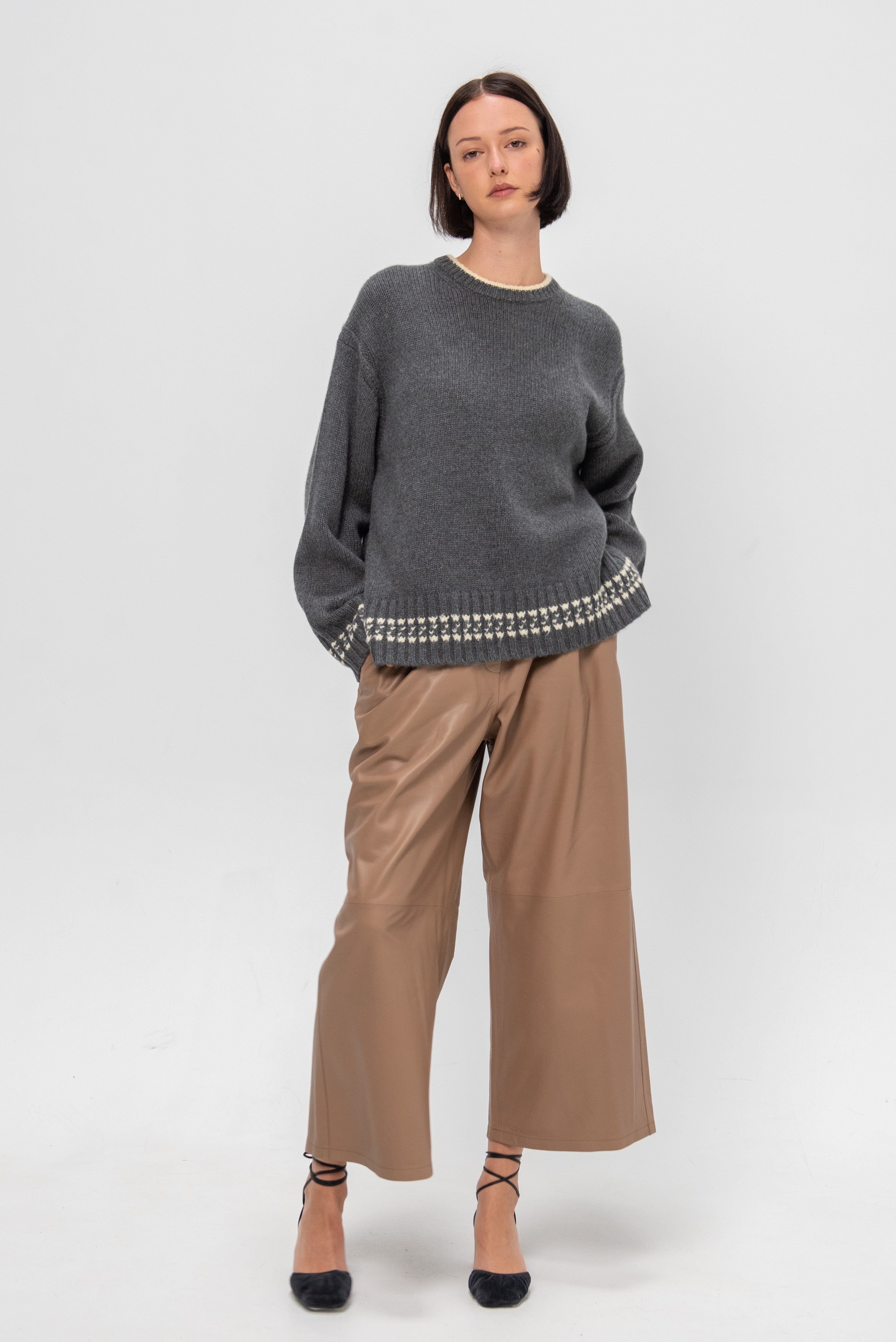 Guest in Residence Tipped Cozy Crew, Charcoal & Mist – Kick Pleat