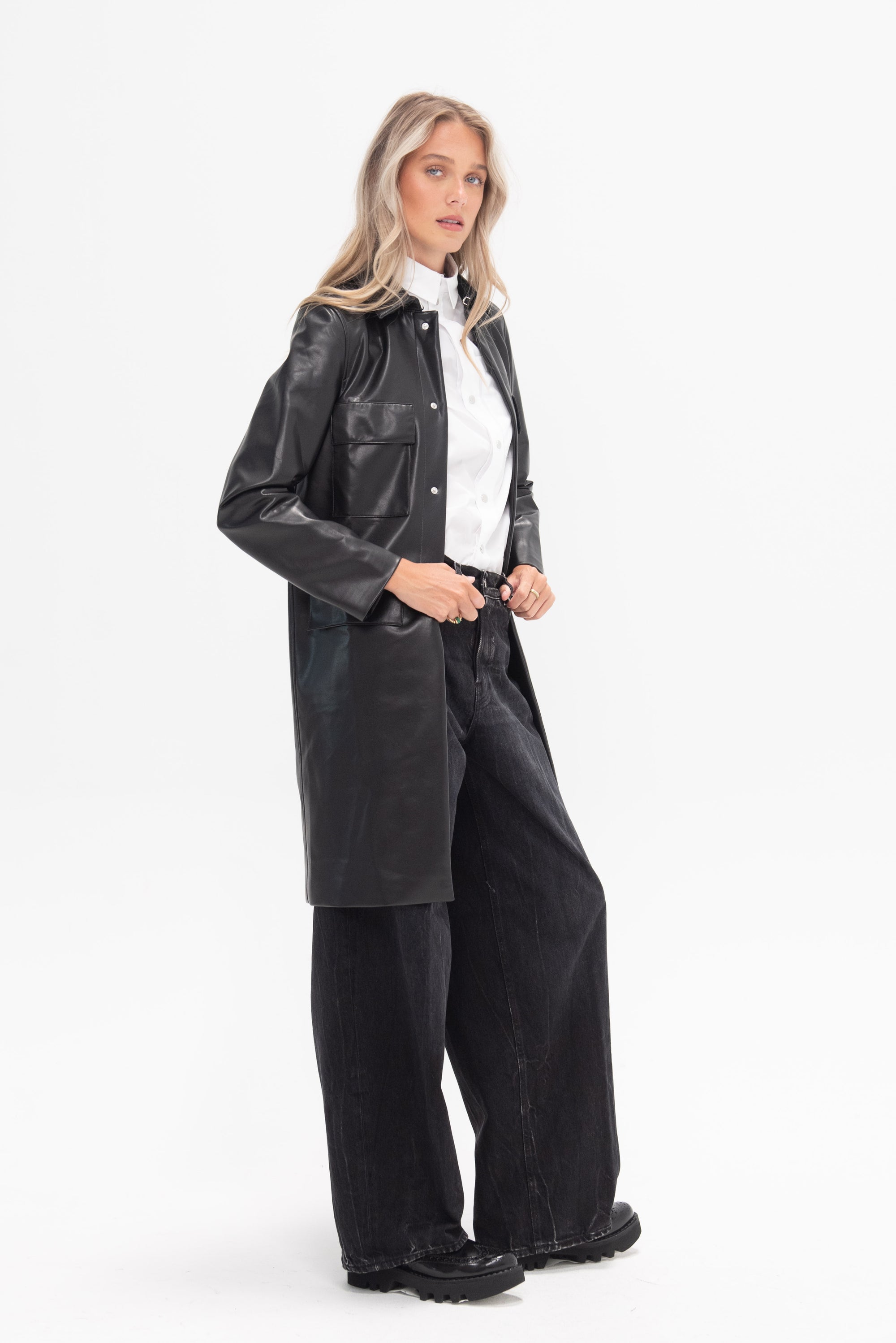 Bethany, Basaano Black – Kick Pleat