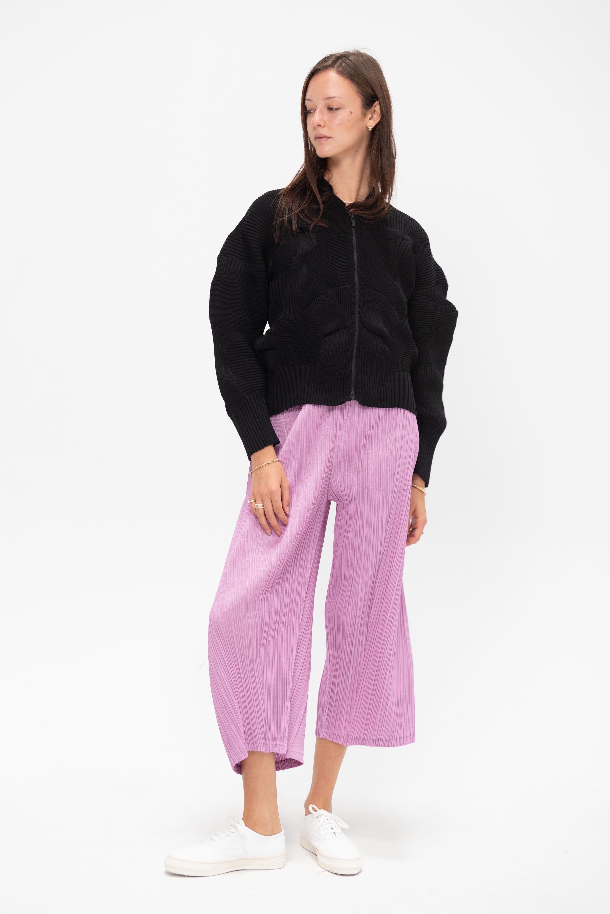 Kone Kone, Black