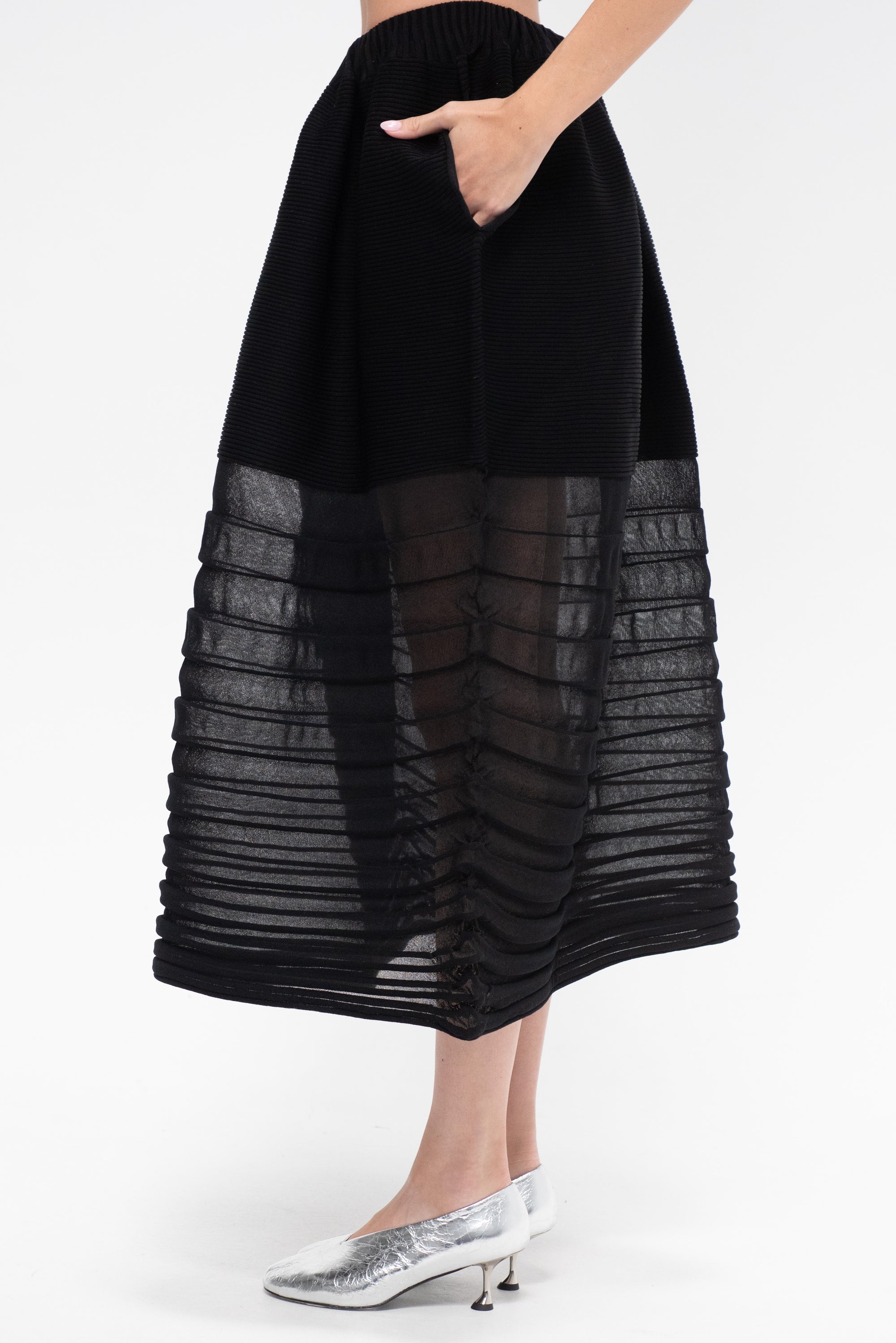Moving Knit Skirt, Black