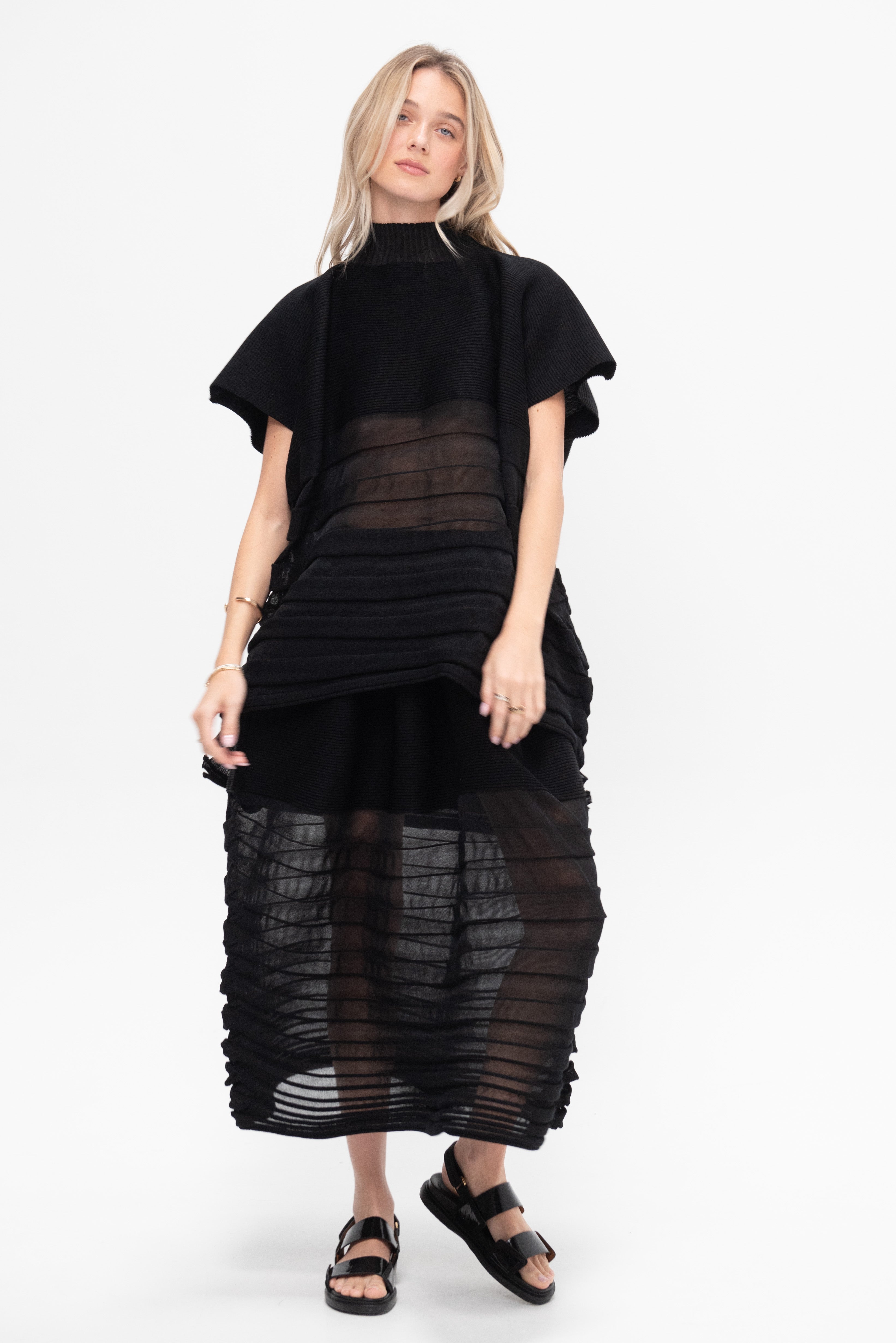 アセッテナイ　メイ Issey Miyake Moving Knit Top, Black – Kick Pleat