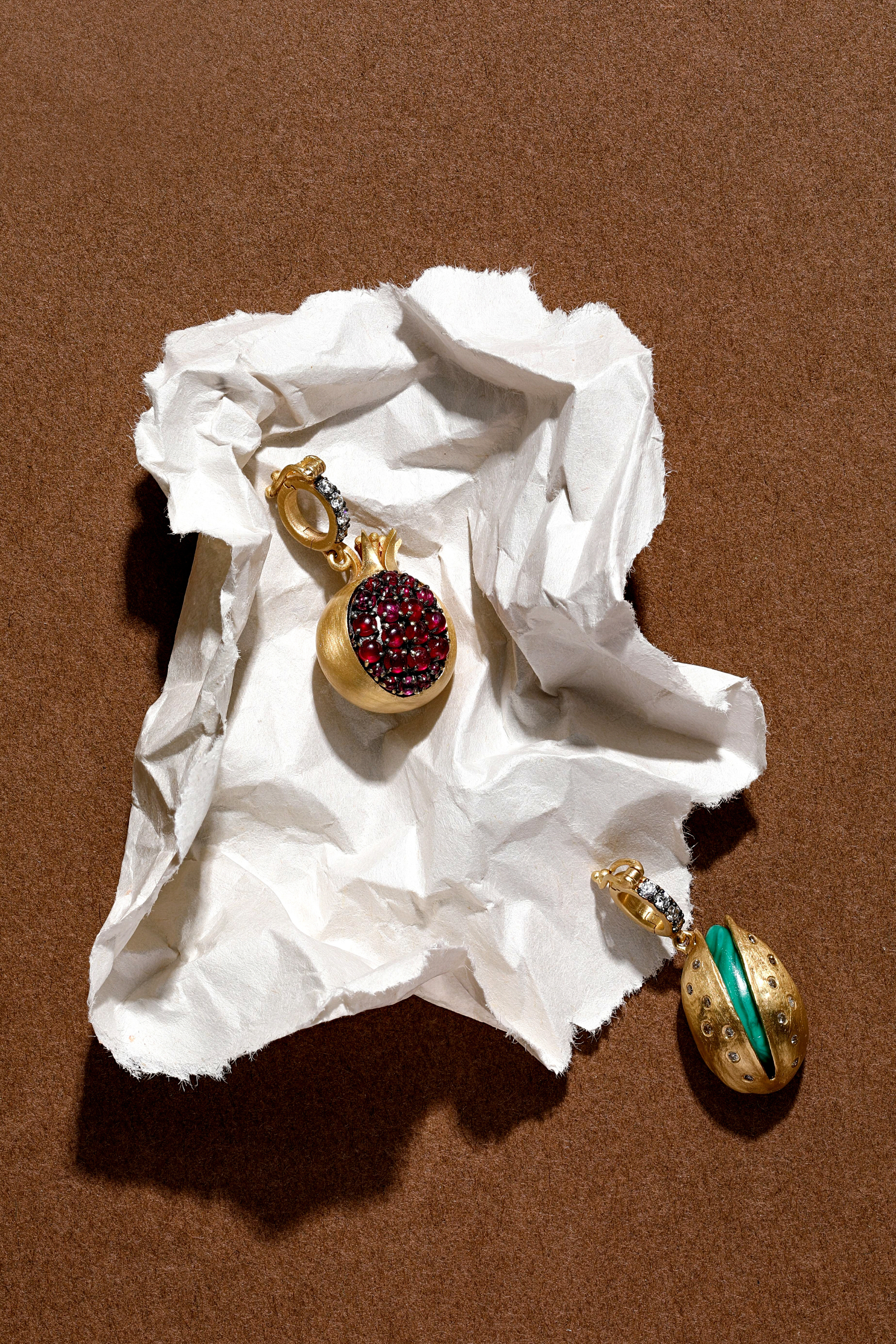 Pistache Pendant, Yellow Gold