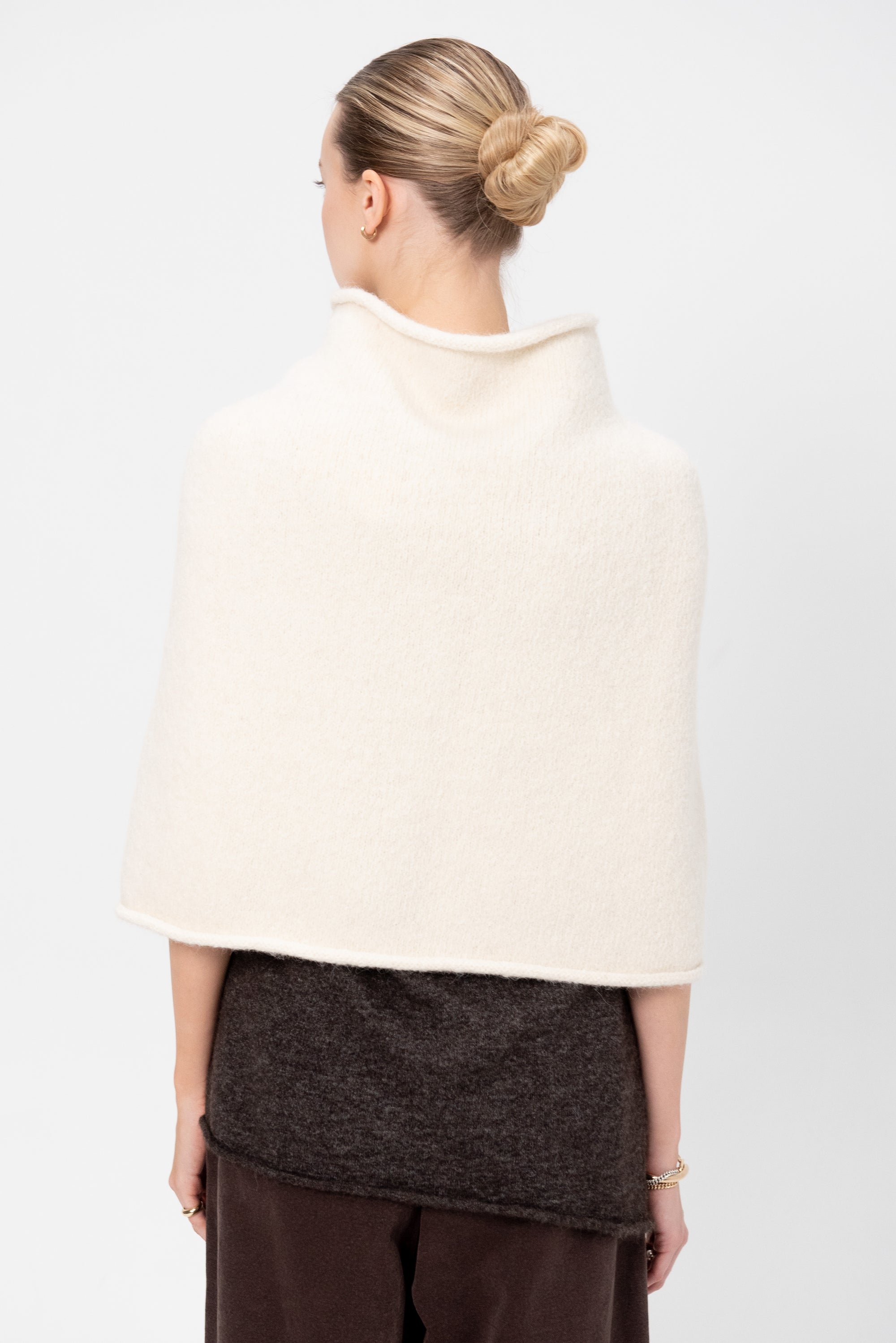 Pyramid Shoulders, Raw White